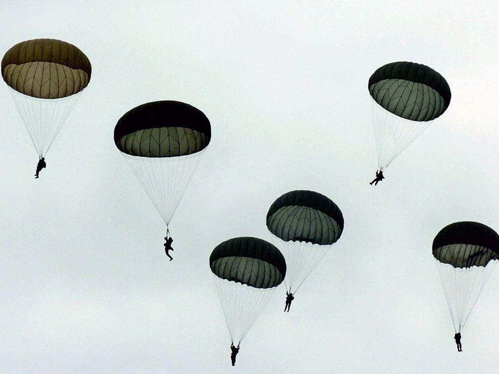 1024x768 Paratrooper Wallpaper