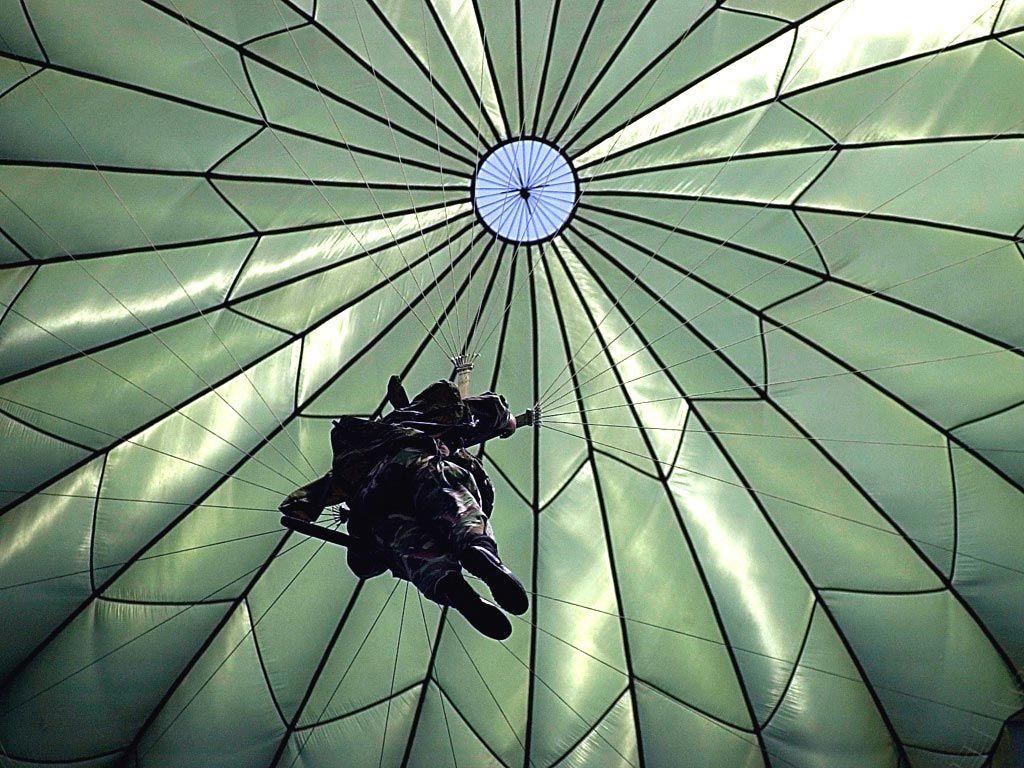 1024x768 Paratrooper Wallpaper Image