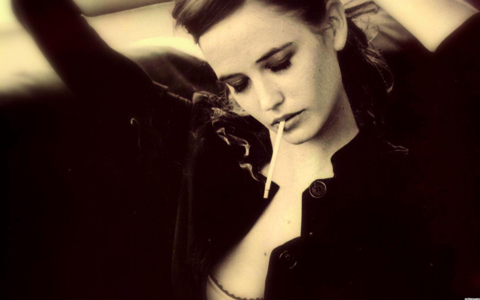 1600x1001 Girl Smoking Wallpaper