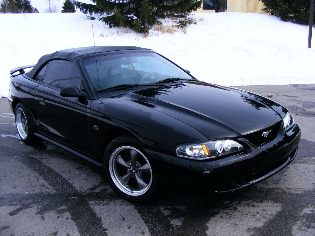 1024x768 Unbelievable 1995 Ford Mustang Convertible Full HD Car Wallpaper