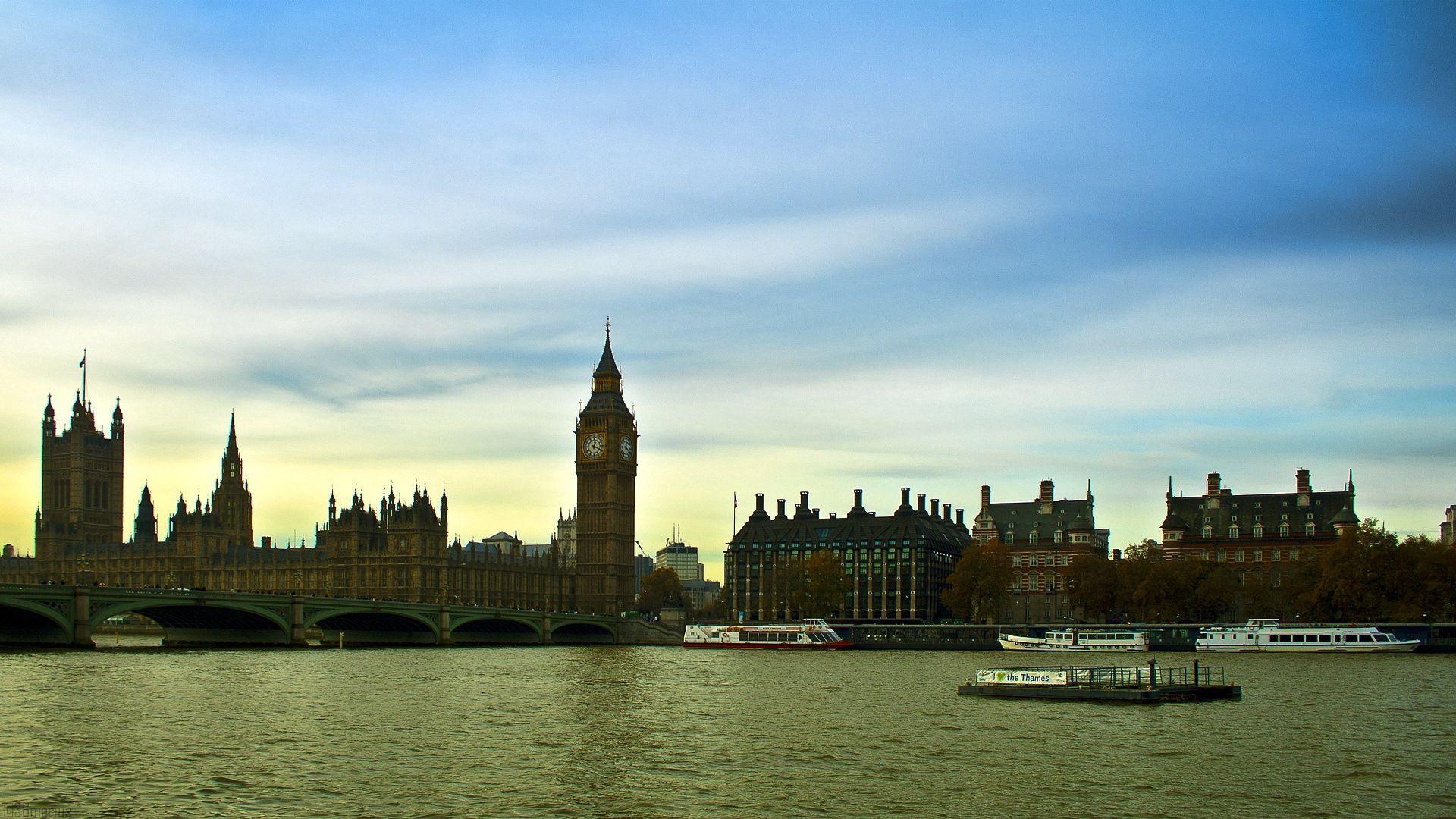1920x1080 Download wallpaper 1920x1080 england, london, thames, ships, evening, buildings HD background