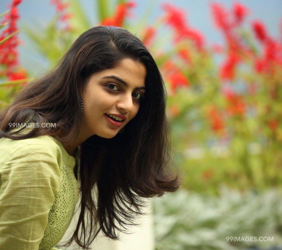 958x852 Nikhila Vimal Beautiful Photo & Mobile Wallpaper HD (Android IPhone) (1080p) (958x852) (2020)