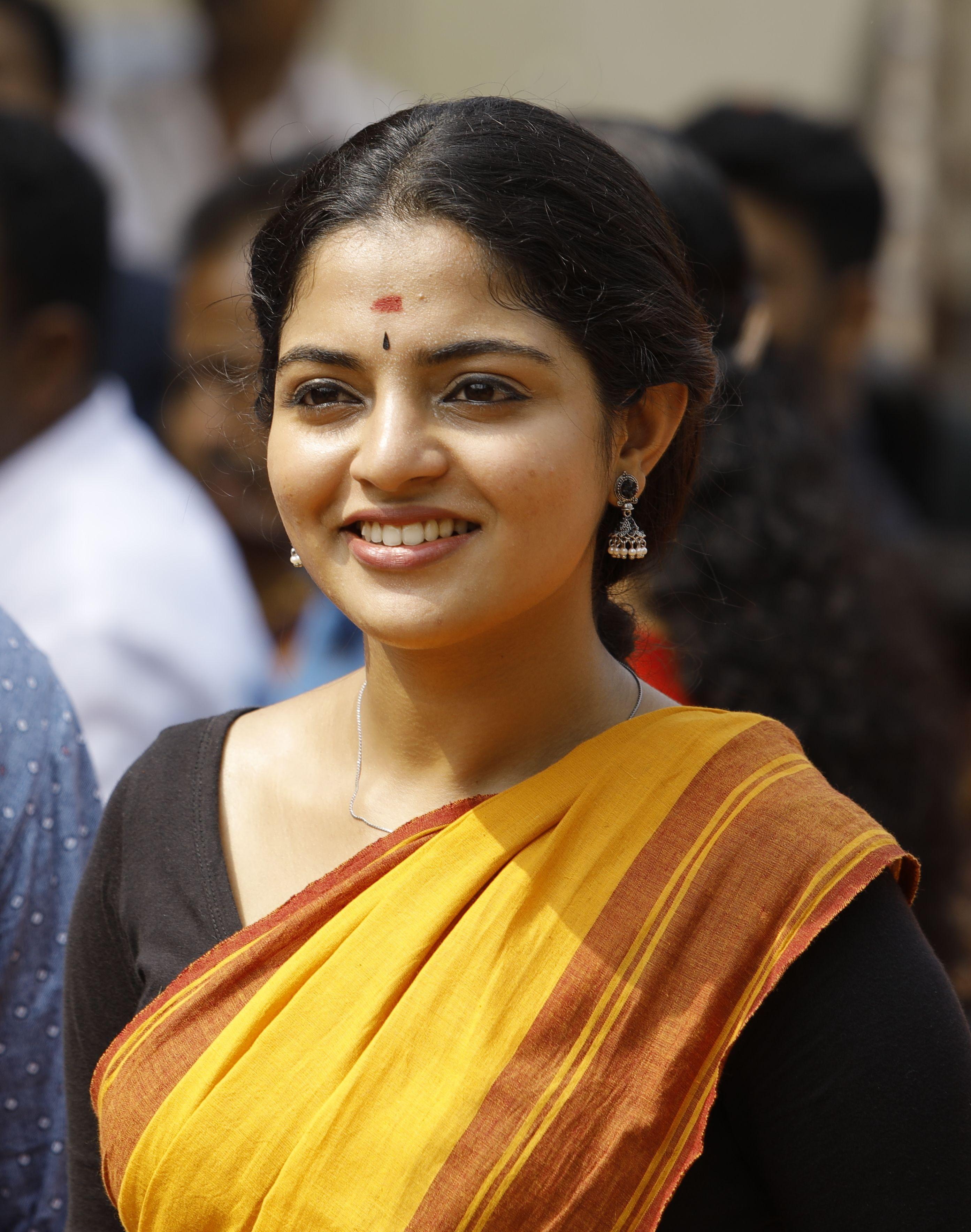 Nikhila Vimal Wallpapers - Top Free Nikhila Vimal Backgrounds ...