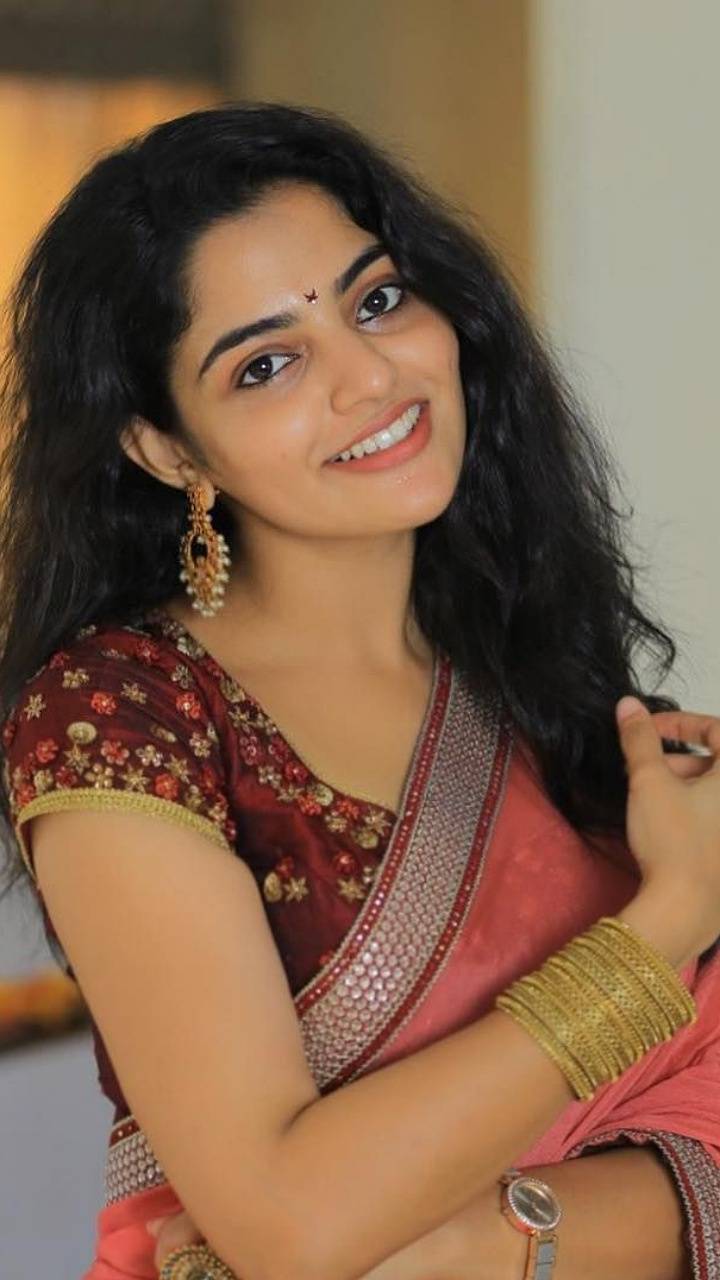 720x1280 Nikhila vimal wallpaper