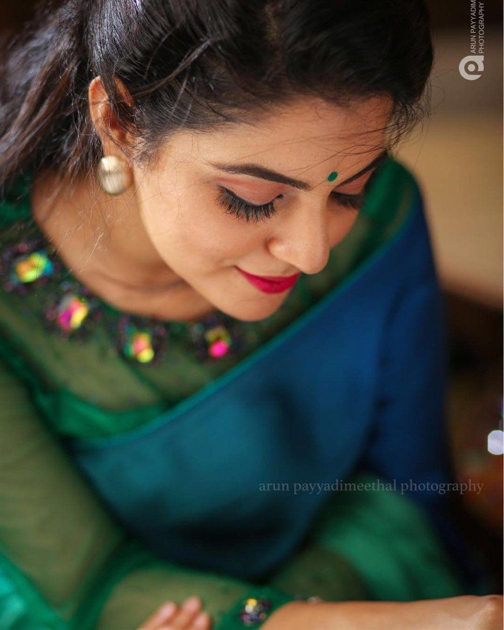 1000x1250 Actress Nikhila Vimal New Photohoot Image. New Movie Posters
