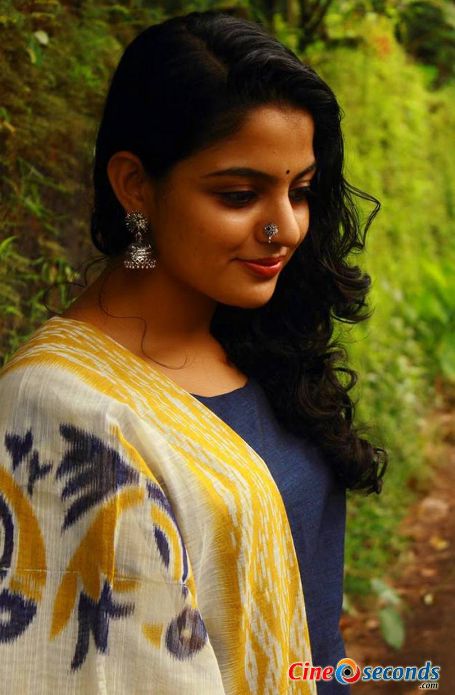 900x1375 Nikhila Vimal (4)