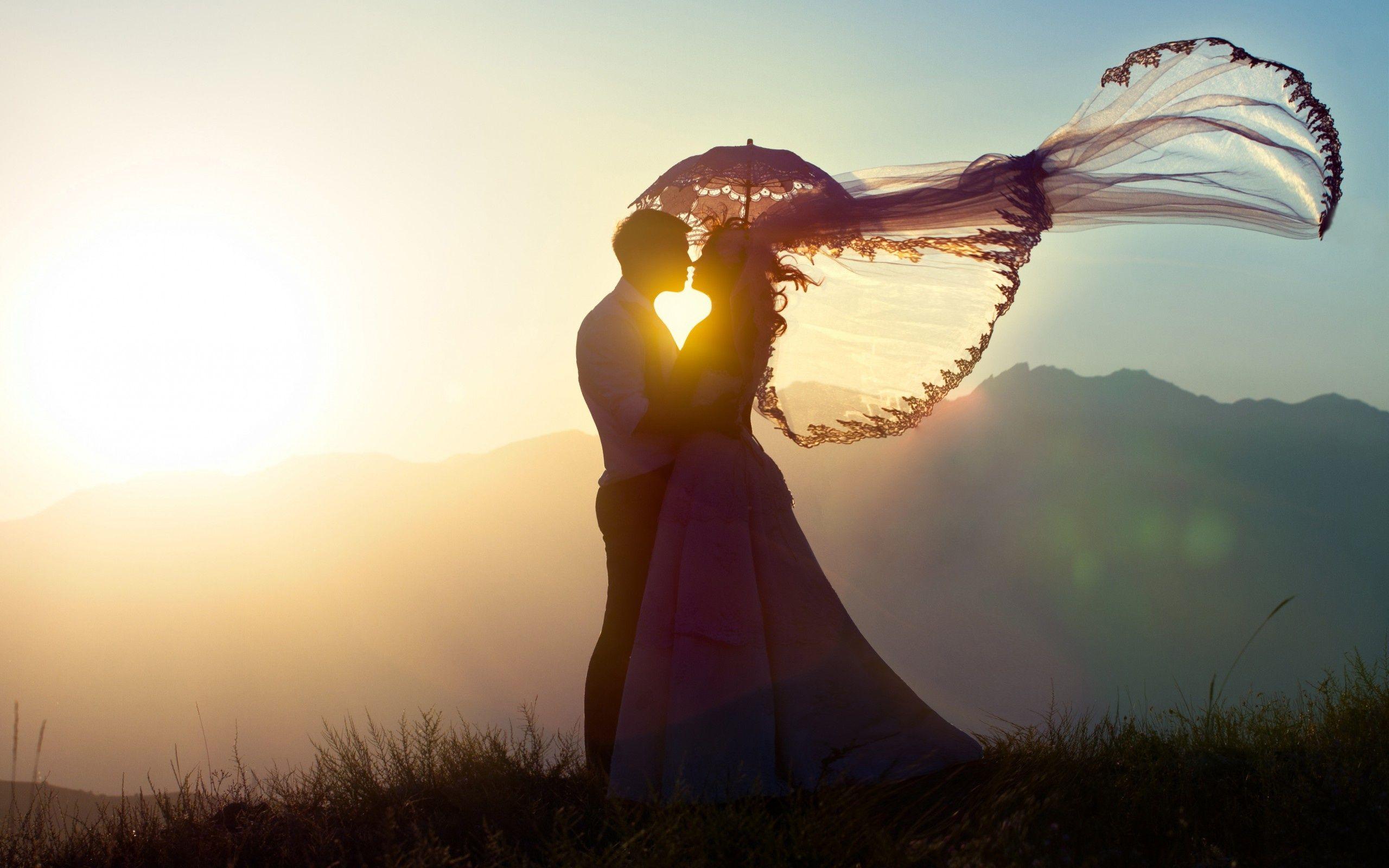 2560x1600 Wedding Couple Sunset Romance Wallpaper