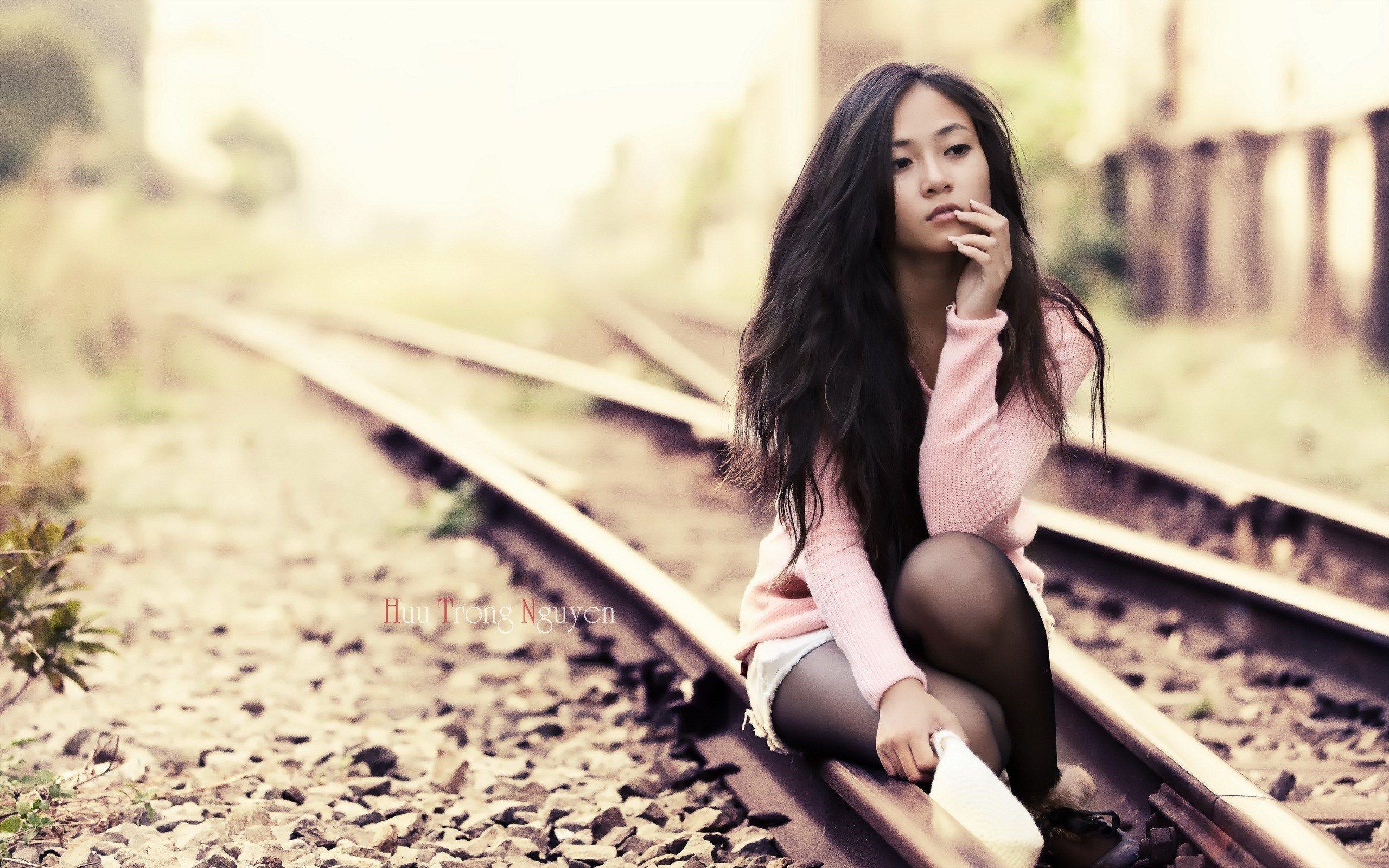 2560x1600 Railway Beauty Asian Girl wallpaperx1600
