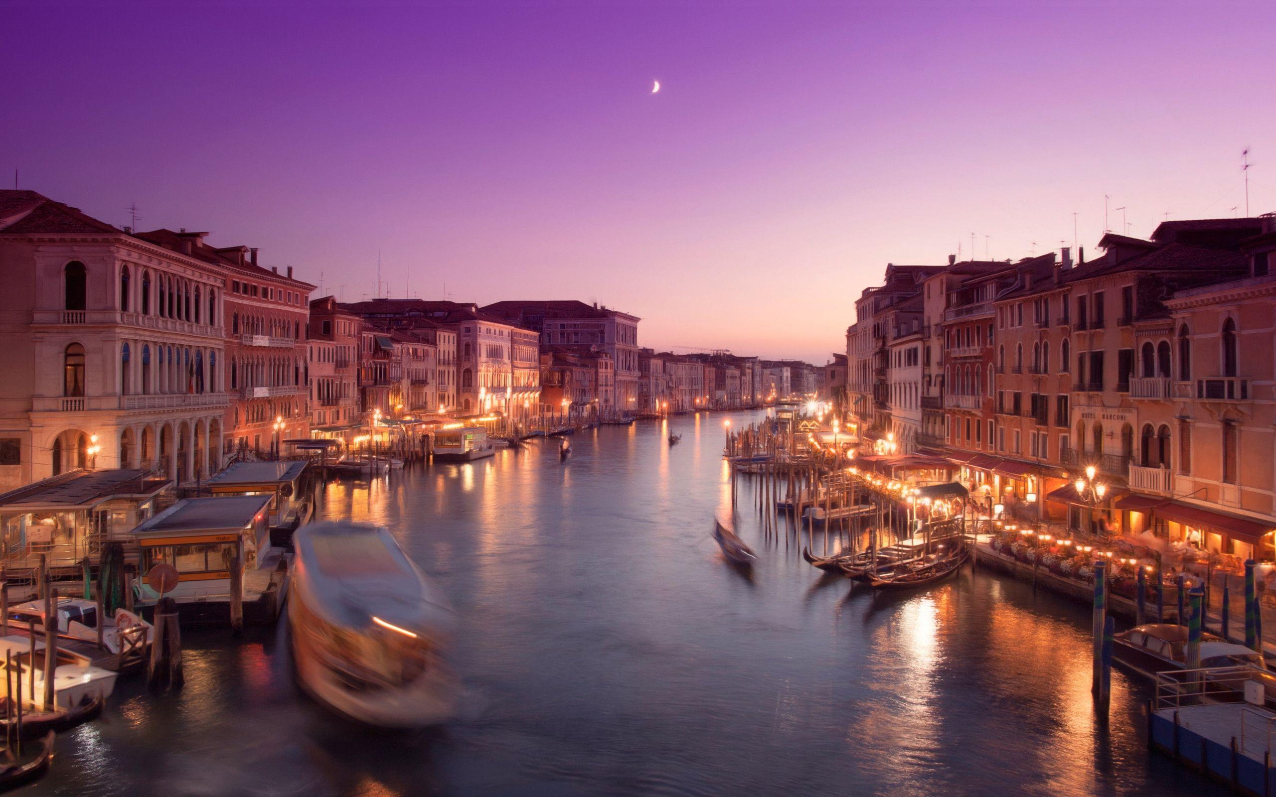 2560x1600 Download wallpaper: Romantic sunset in Venice 2560x1600