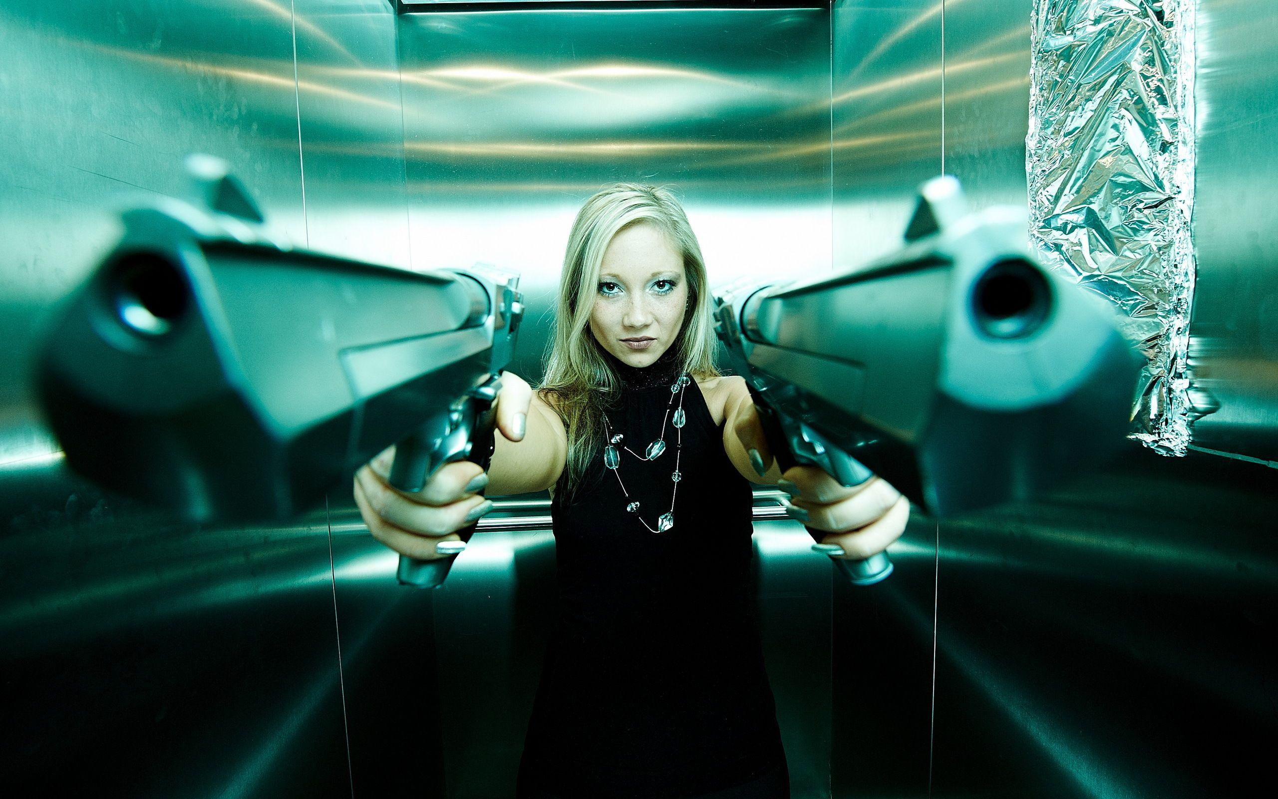 2560x1600 Photos pistol Girls Army Dress 2560x1600