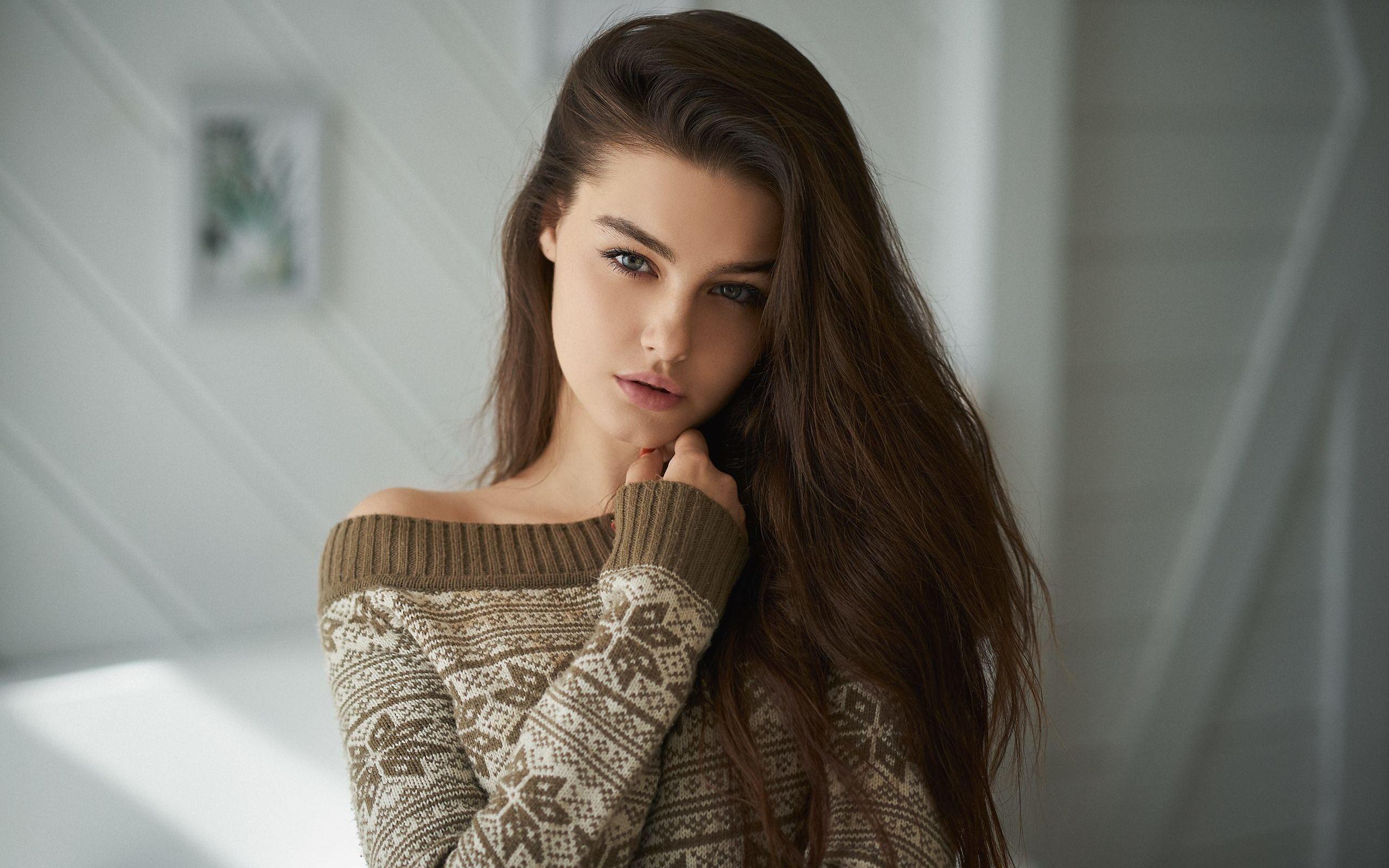 2560x1600 Download 2560x1600 wallpaper brunette, beautiful model, long hair, dual wide, widescreen 16: widescreen, 2560x1600 HD image, background, 23176