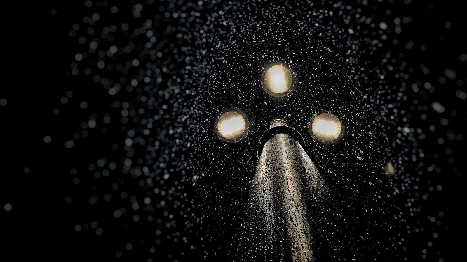 1600x900 Rain Drops Falling in Night Wallpaper