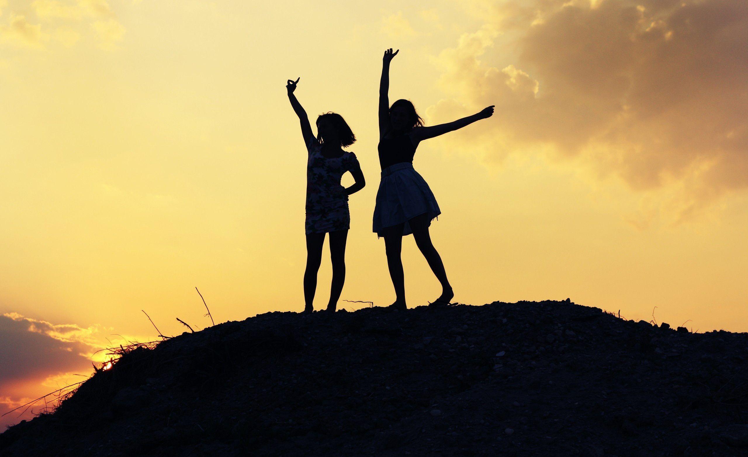 2560x1565 Best Friend Background