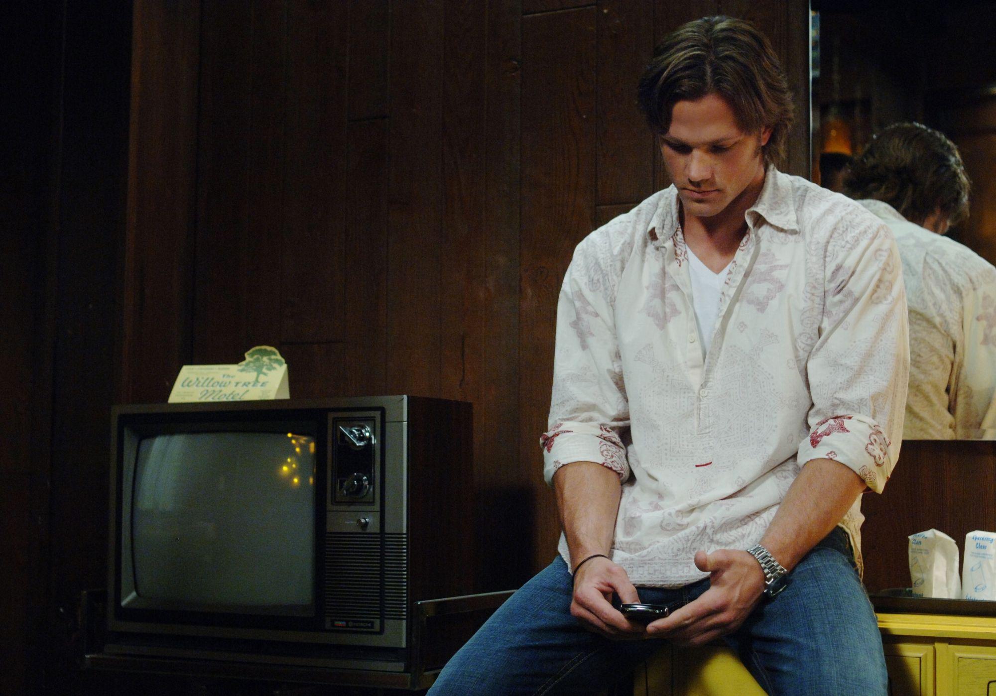 2000x1398 Jared Padalecki Wide Wallpaper 54660 2000x1398px