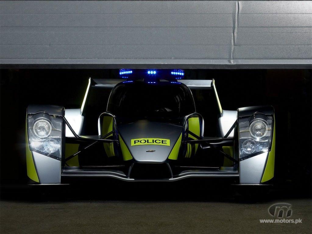 1024x768 Super Fast Police Car