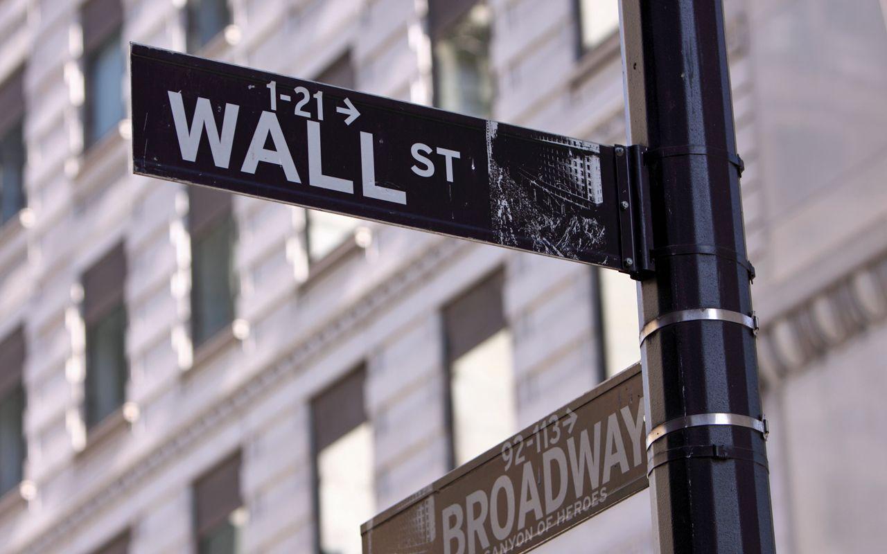 1280x800 Goldman Sachs VIPs: 5 Top Hedge Fund Stock Picks