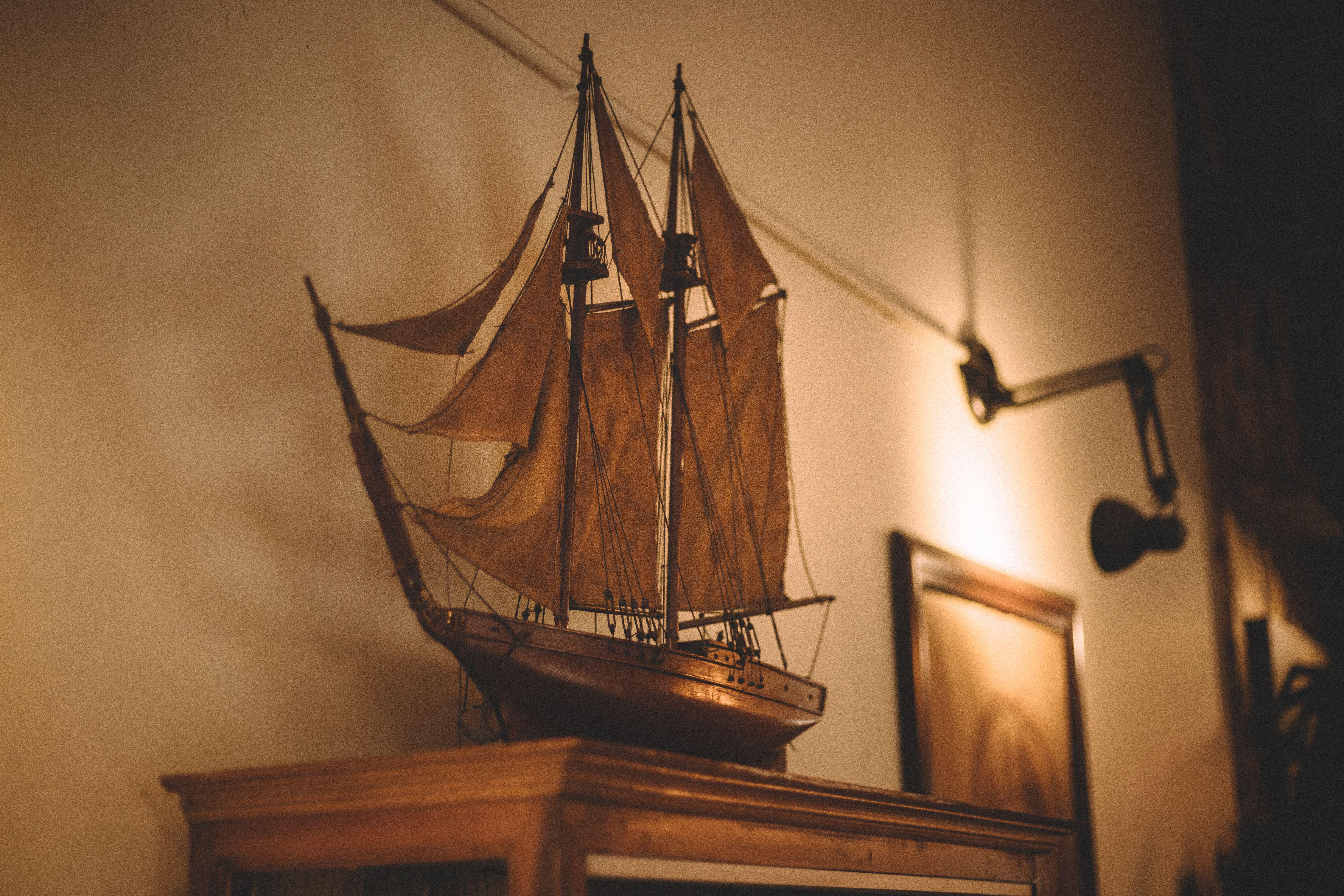 6240x4160 Brown Wooden Galleon Ship Decor · Free