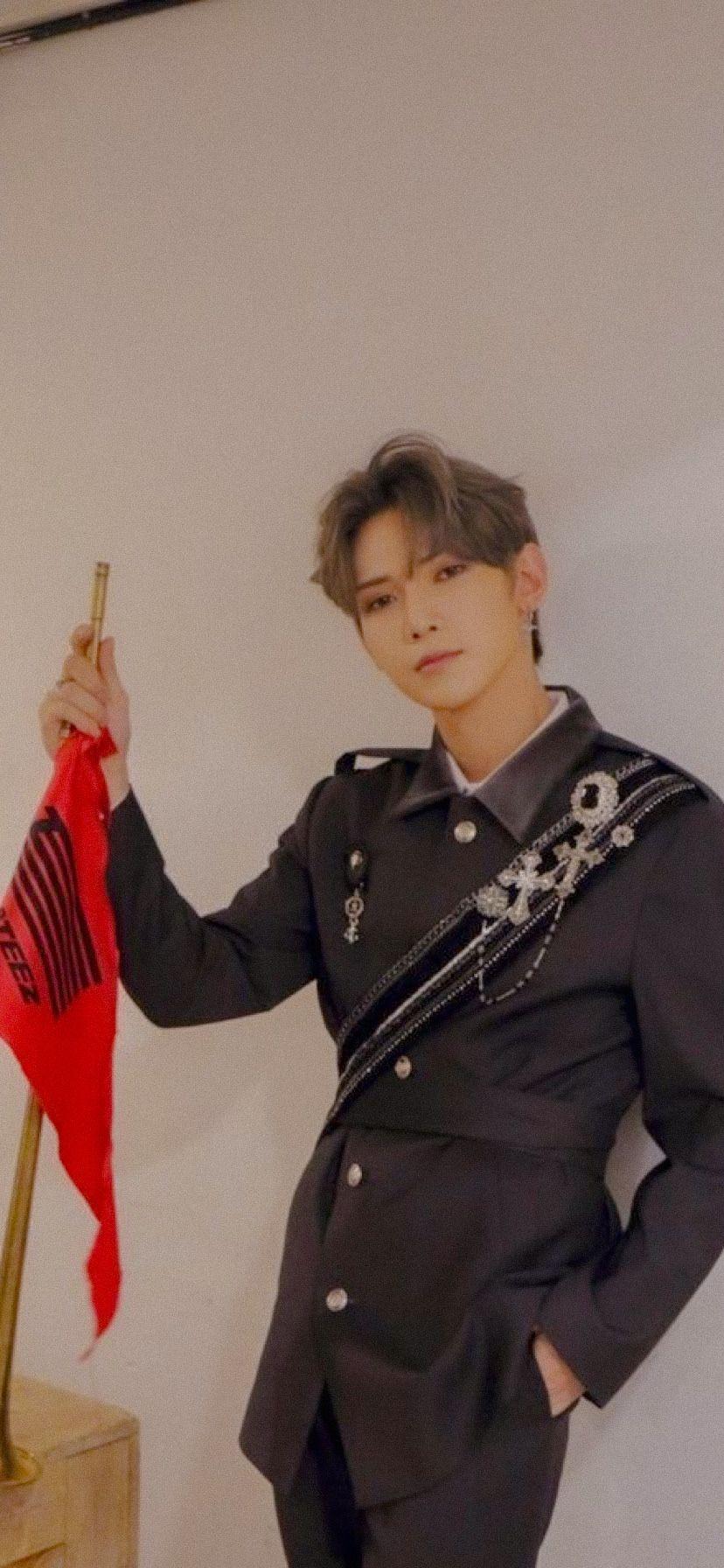 828x1792 TAILORED KPOP WALLPAPERS