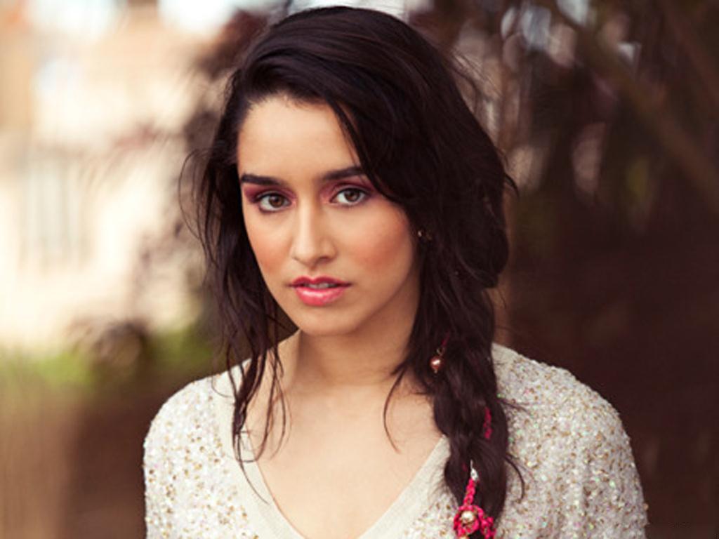 1024x768 Punjabi Hungama Kapoor Ek Villain HD Wallpaper