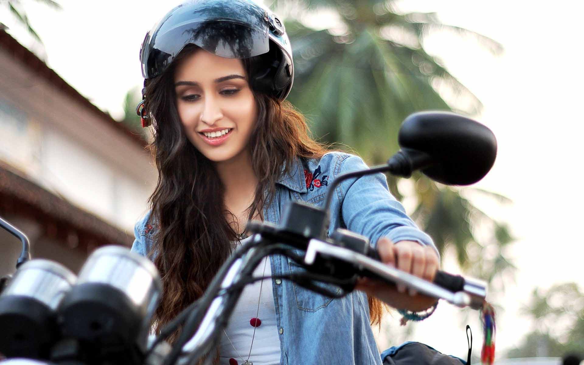 1920x1200 Shraddha Kapoor riding bike on ek villain movie image HD