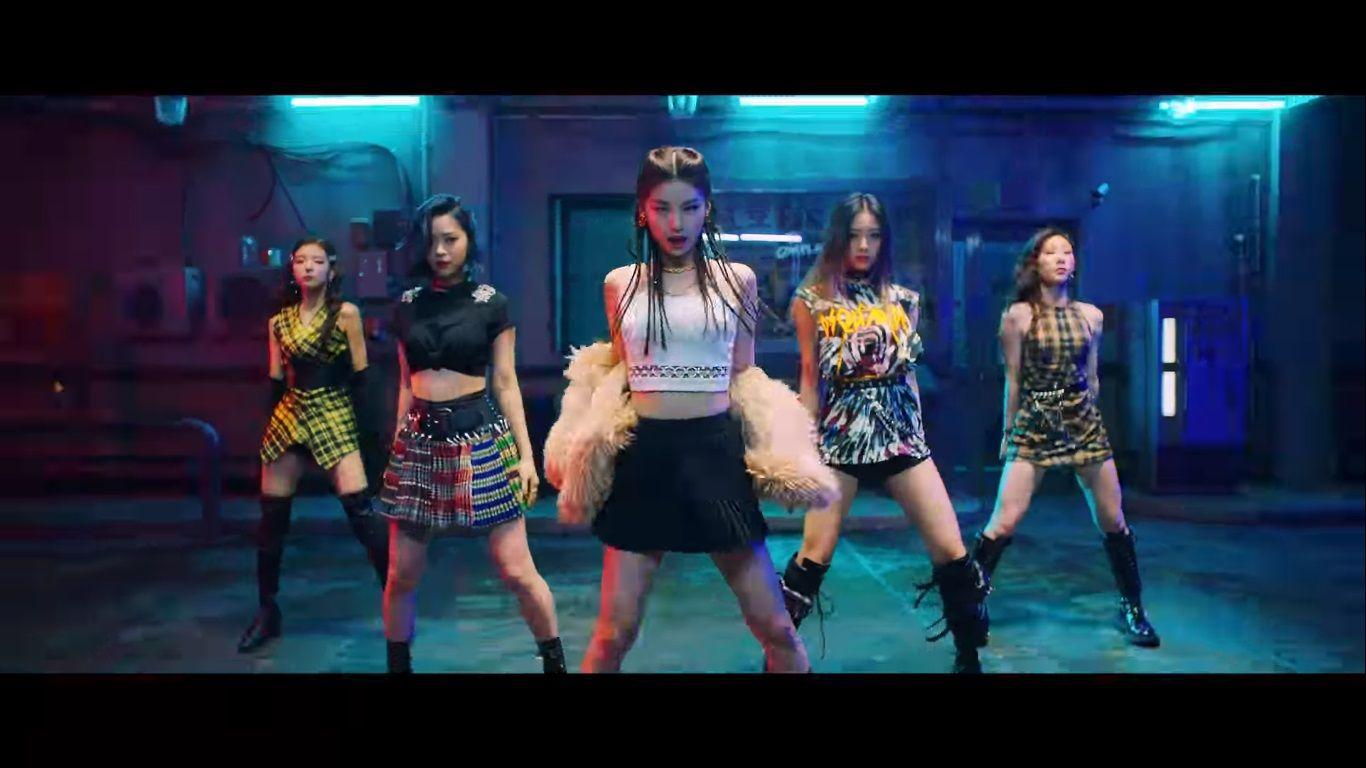 1366x768 ITZY Suguhkan Penampilan Powerful Pada Video Performance 'WANNABE'