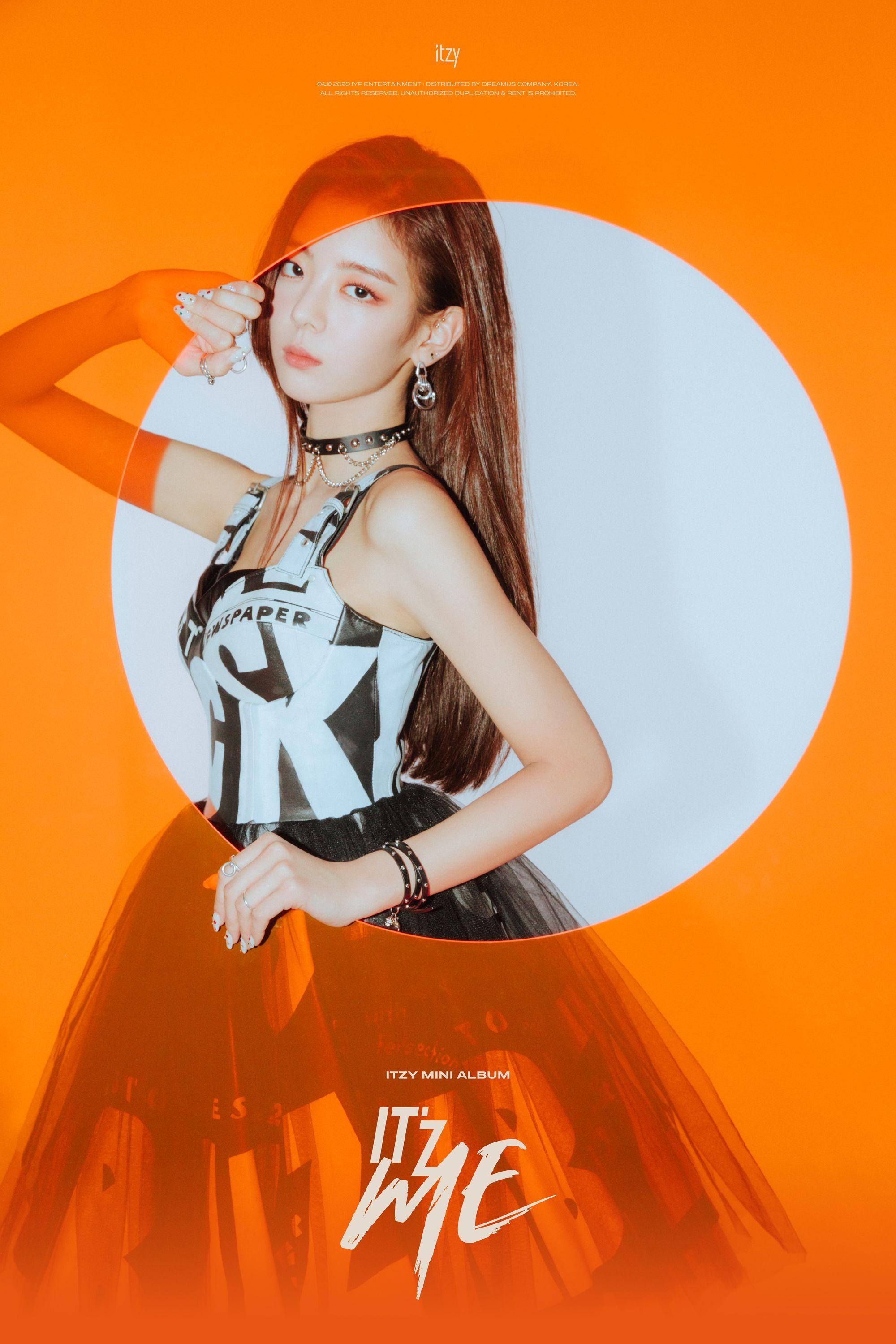 2000x3000 ITZY