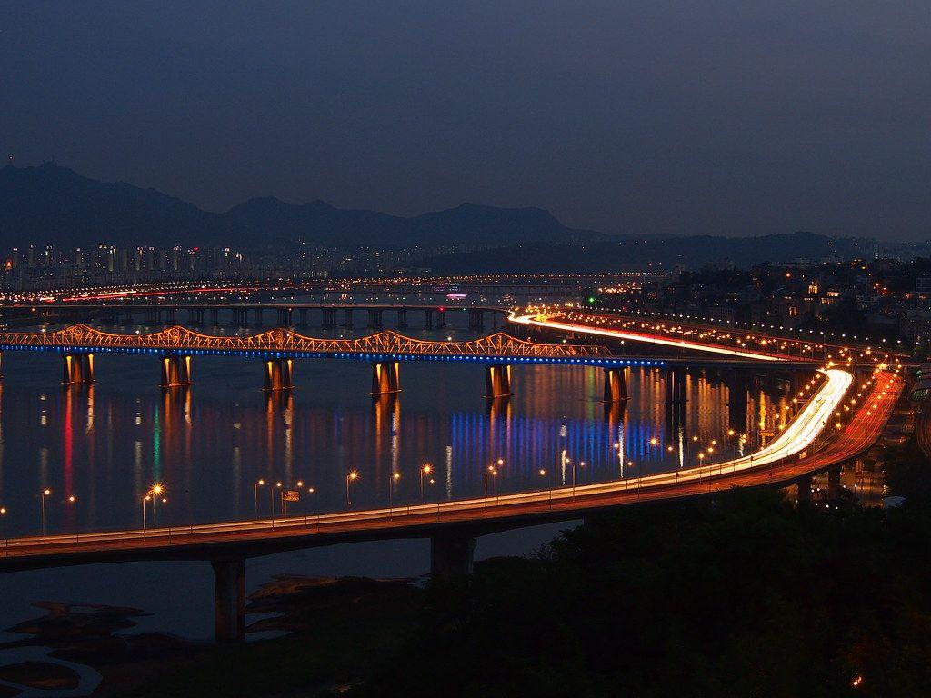 1024x768 Han River Light Trails Eungbongsan Seoul South Korea