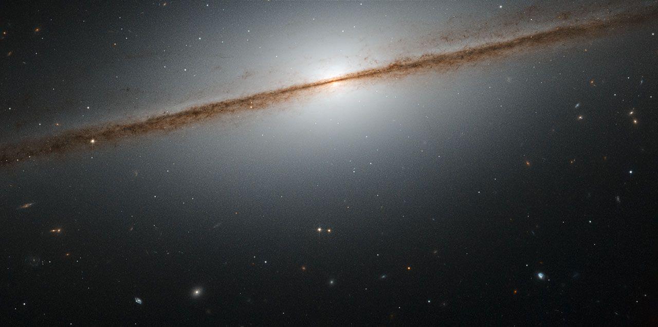 1280x636 Hubble's Little Sombrero
