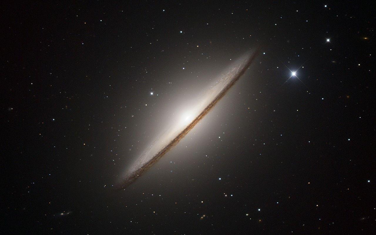 1280x800 Messier 104: Sombrero Galaxy