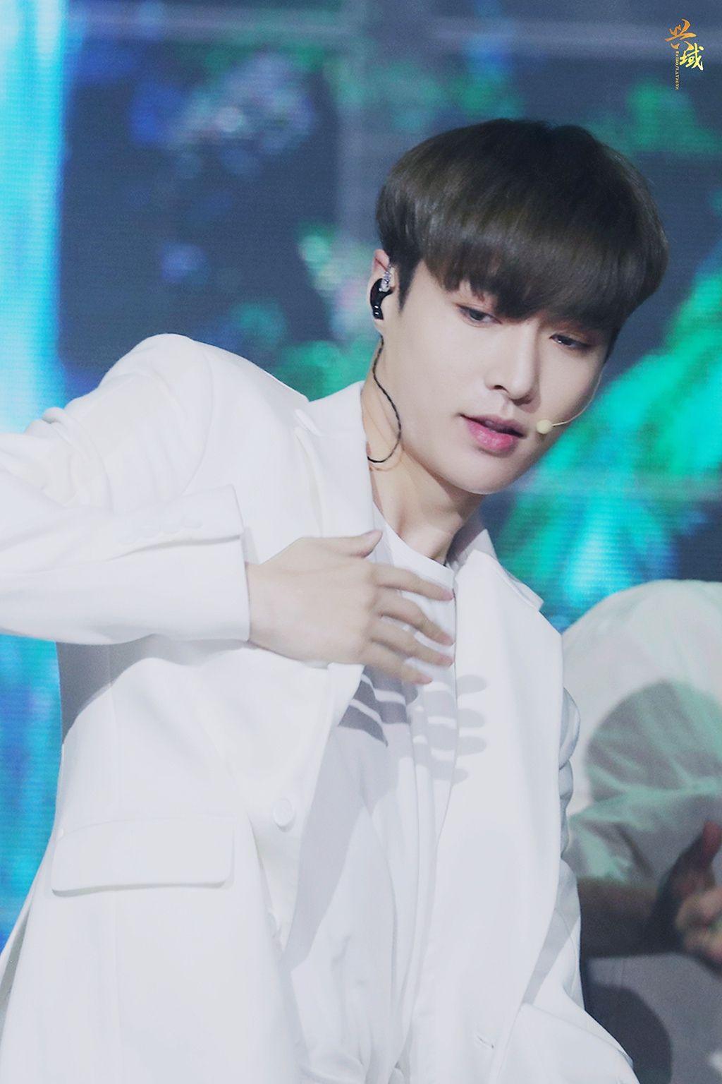 1024x1536 Changsha xiaopride Zhang Yixing .