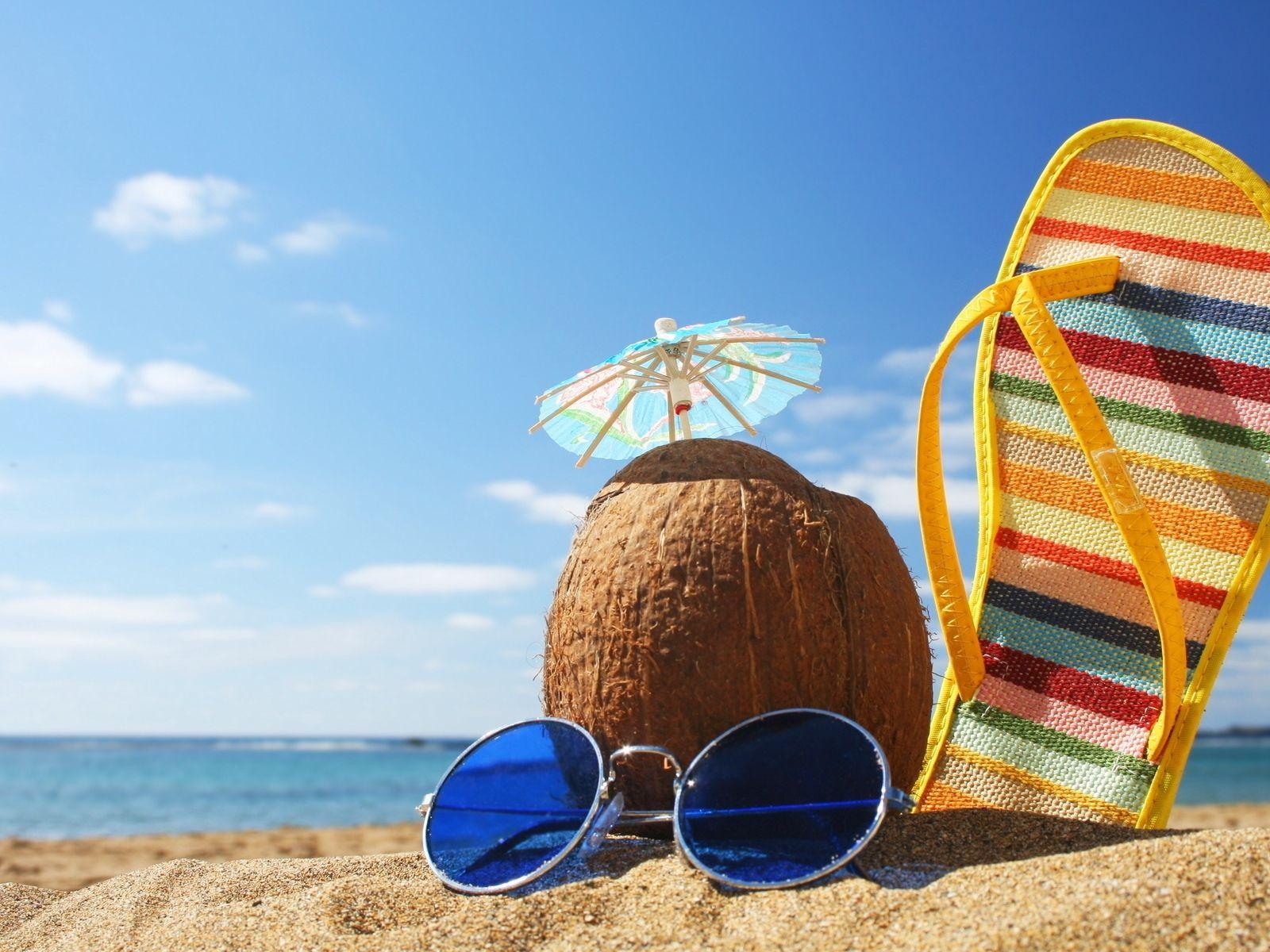 1600x1200 Summer Accessories HD Wallpaper