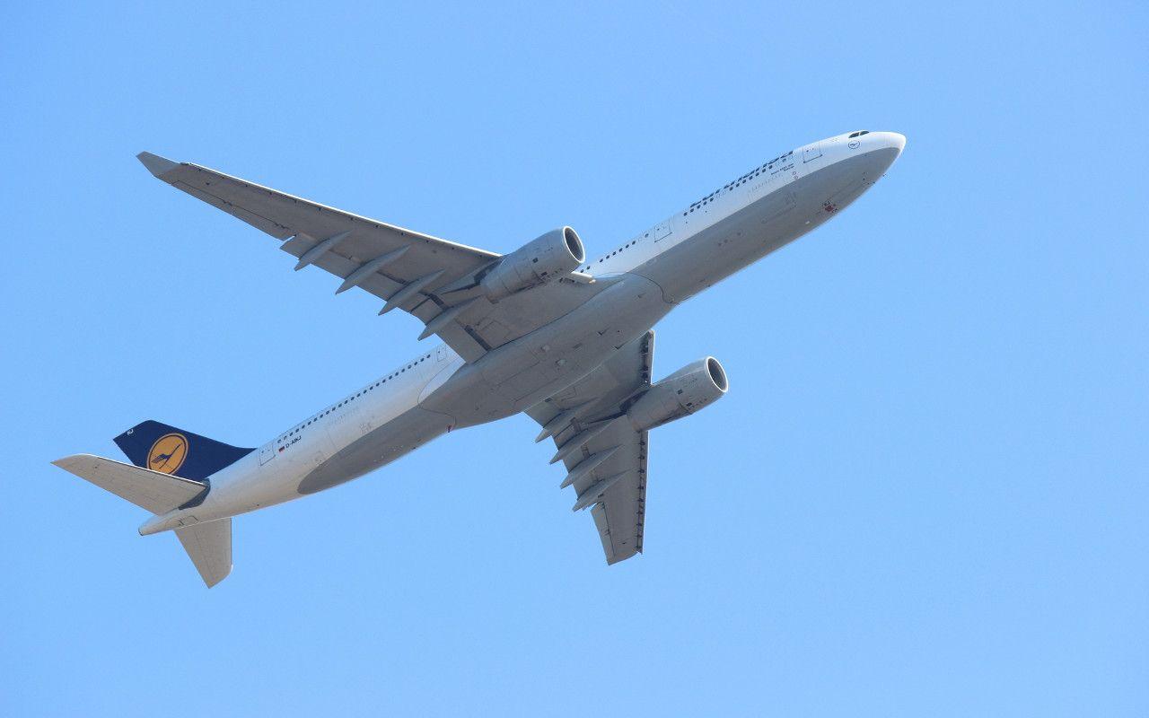 1280x800 Airbus A330 300 Deutsche Lufthansa Wallpaper
