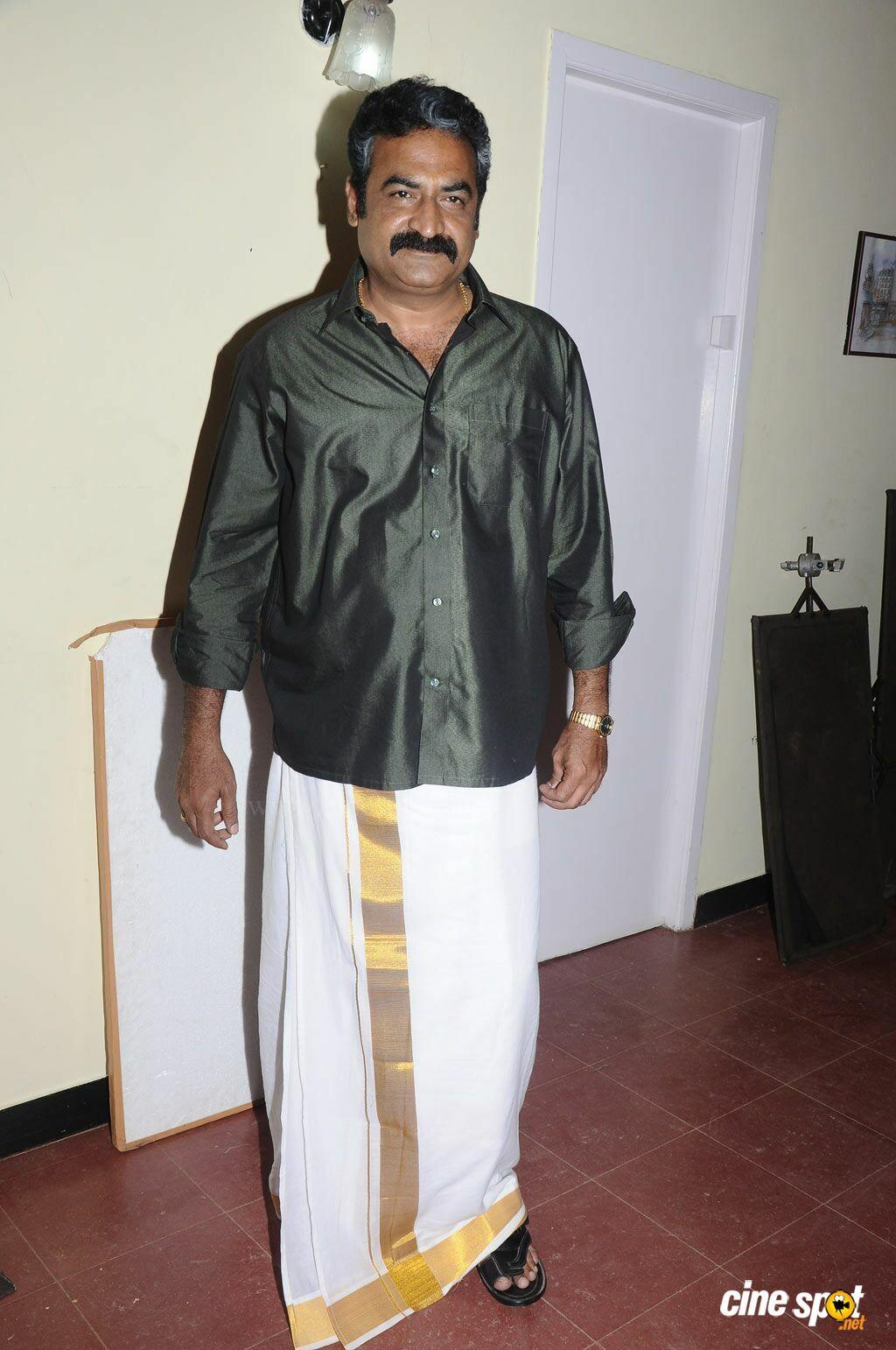 1024x1542 Aadukalam Naren at Agathinai On Location (2)