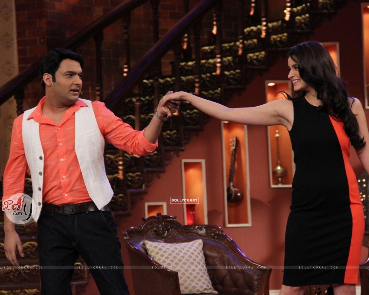 1280x1024 Alia Bhatt and Kapil Sharma perform on Comedy Nights With Kapil. Kapil Sharma Event Photo Gallery