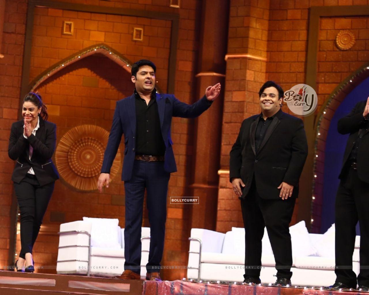 1280x1024 Wallpaper Rukh Khan shoots for The Kapil Sharma Show size:1280x1024