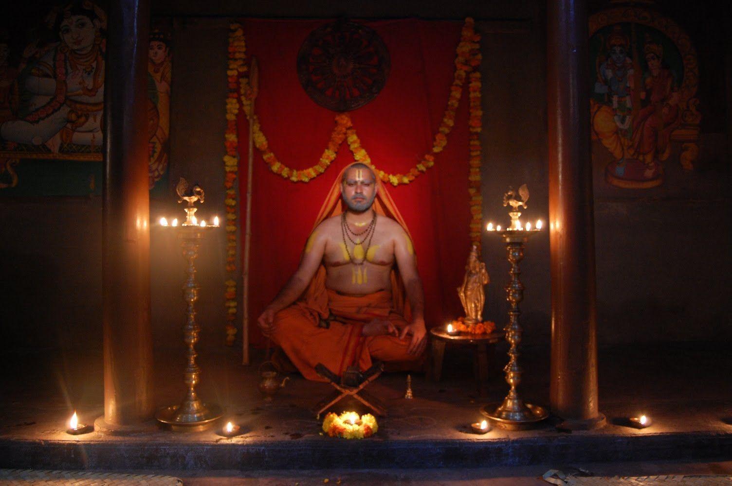 Guru Raghavendra Stotra  Hari Sarvothama Vayu Jeevothama