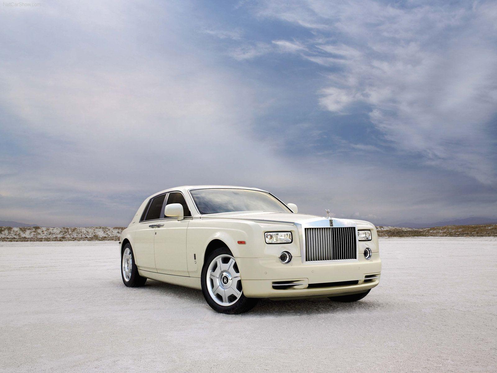 1600x1200 Royal Car Wallpaper