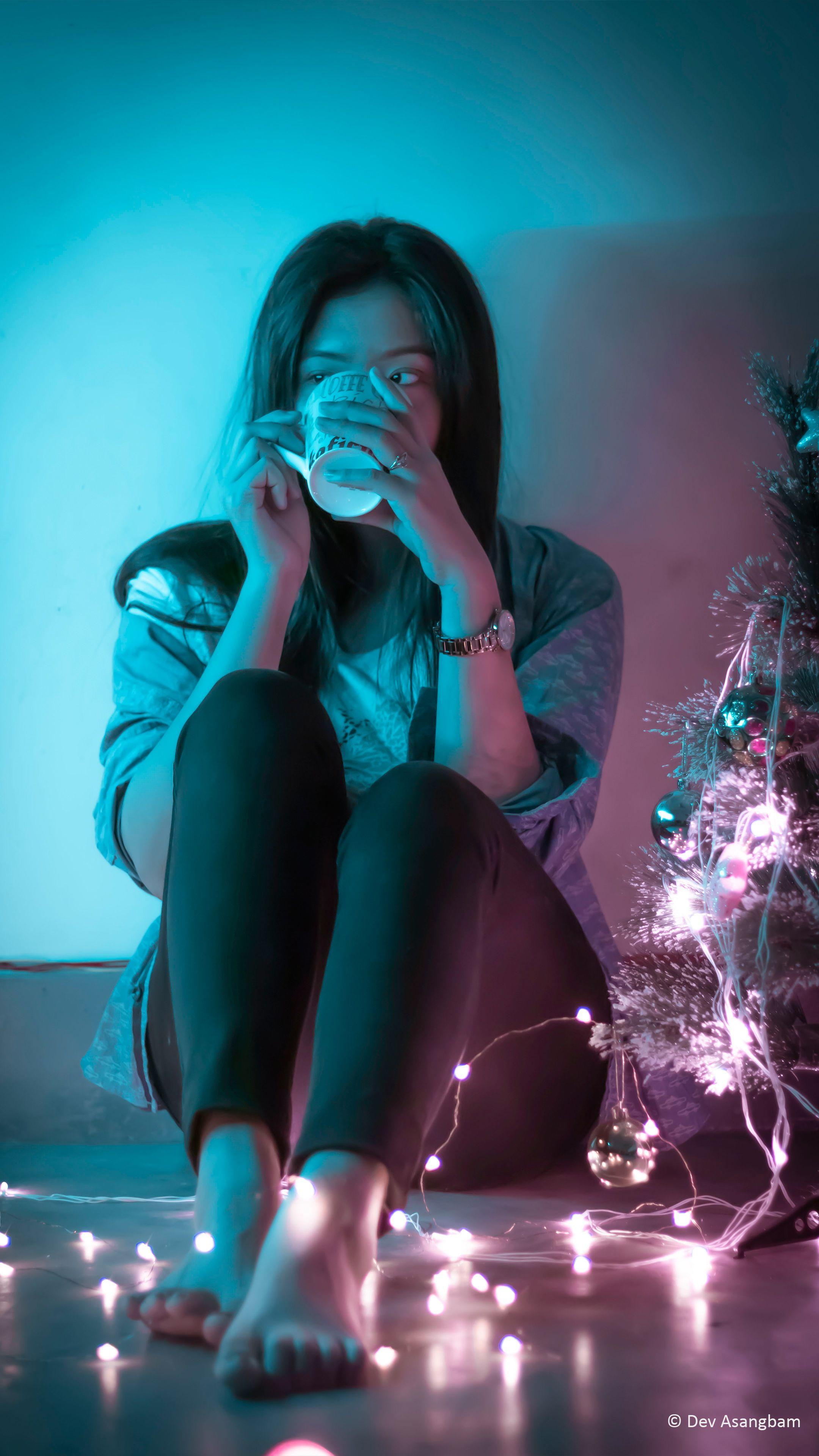 2160x3840 Cute Girl Coffee Lights Christmas Tree Photography 4K Ultra HD Mobile Wallpaper