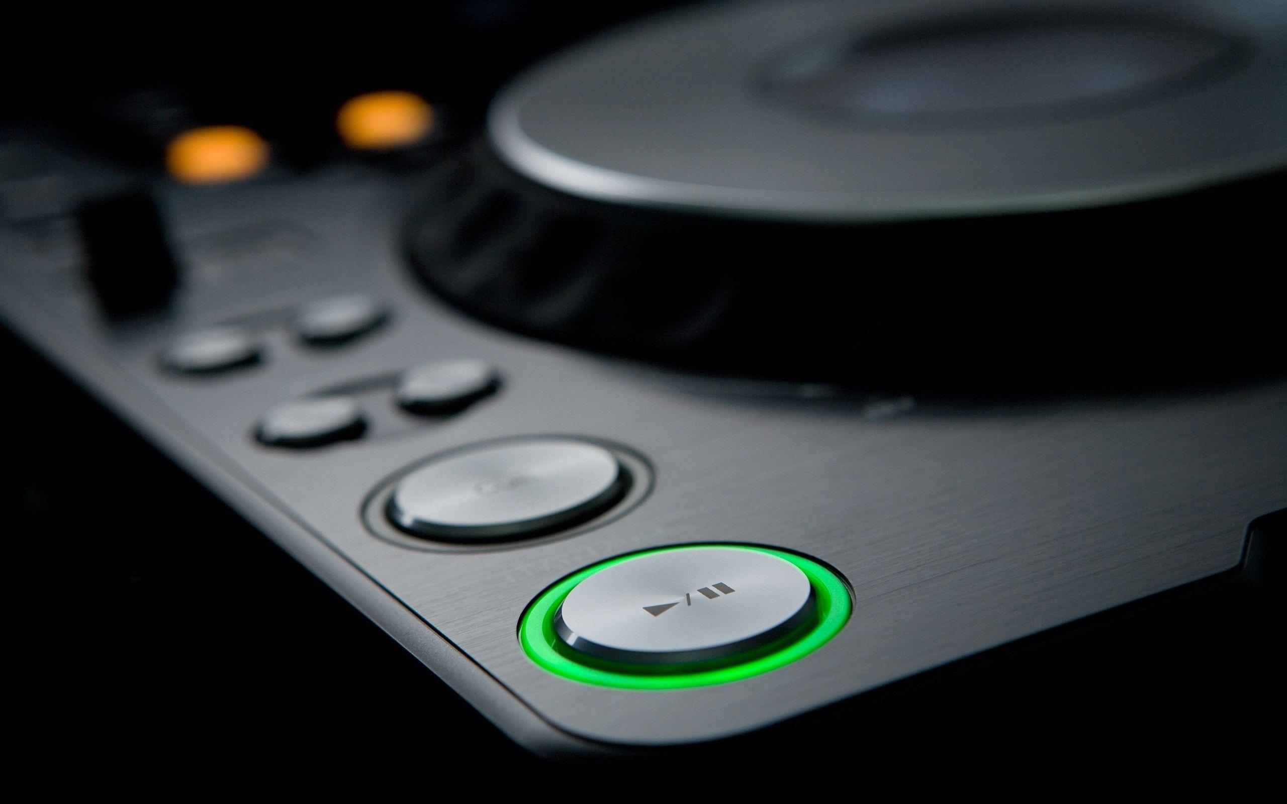 2560x1600 Pioneer Wallpaper