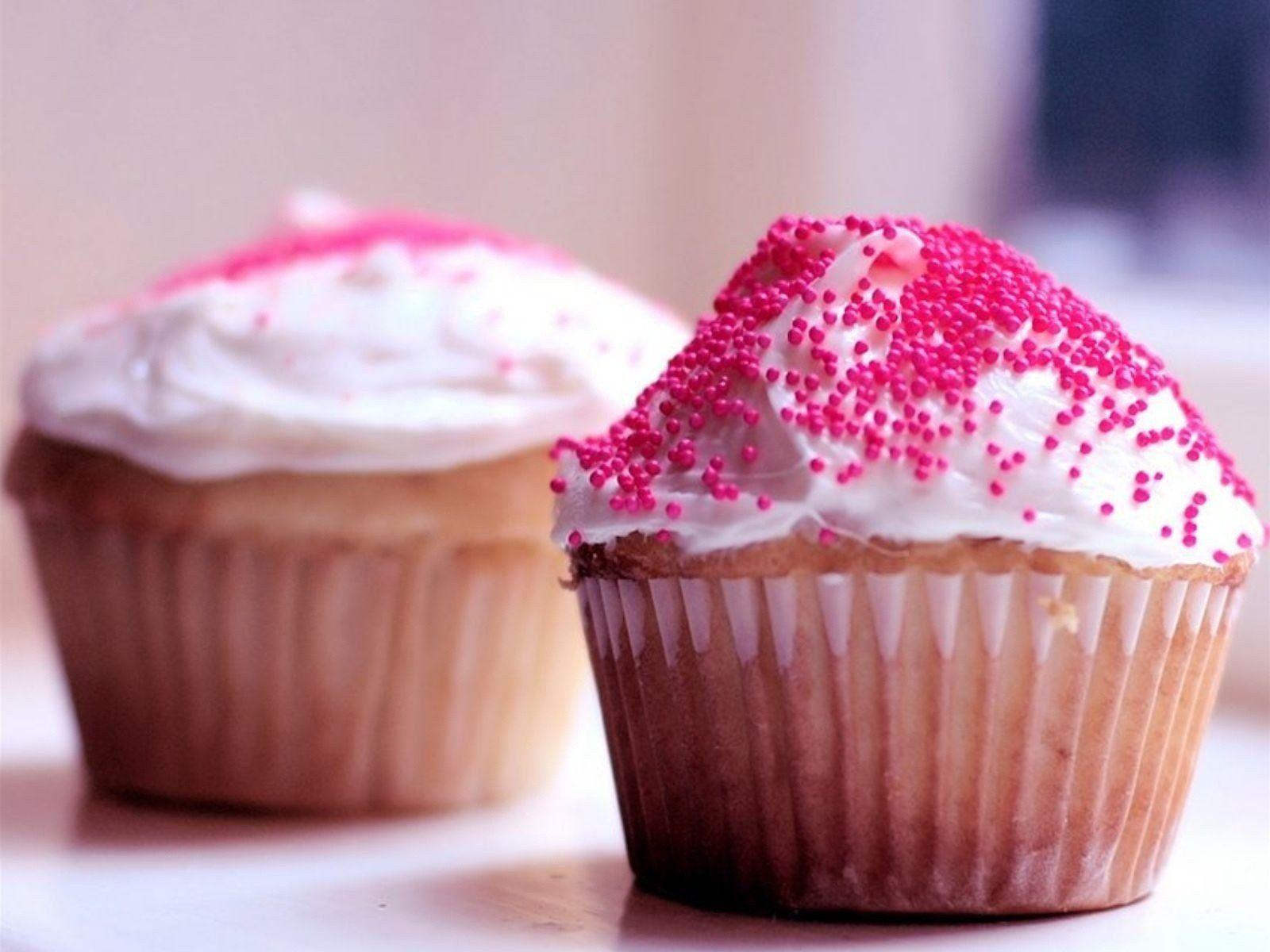 1600x1200 Pink cupcakes sprinkles dessert icing wallpaperx1200