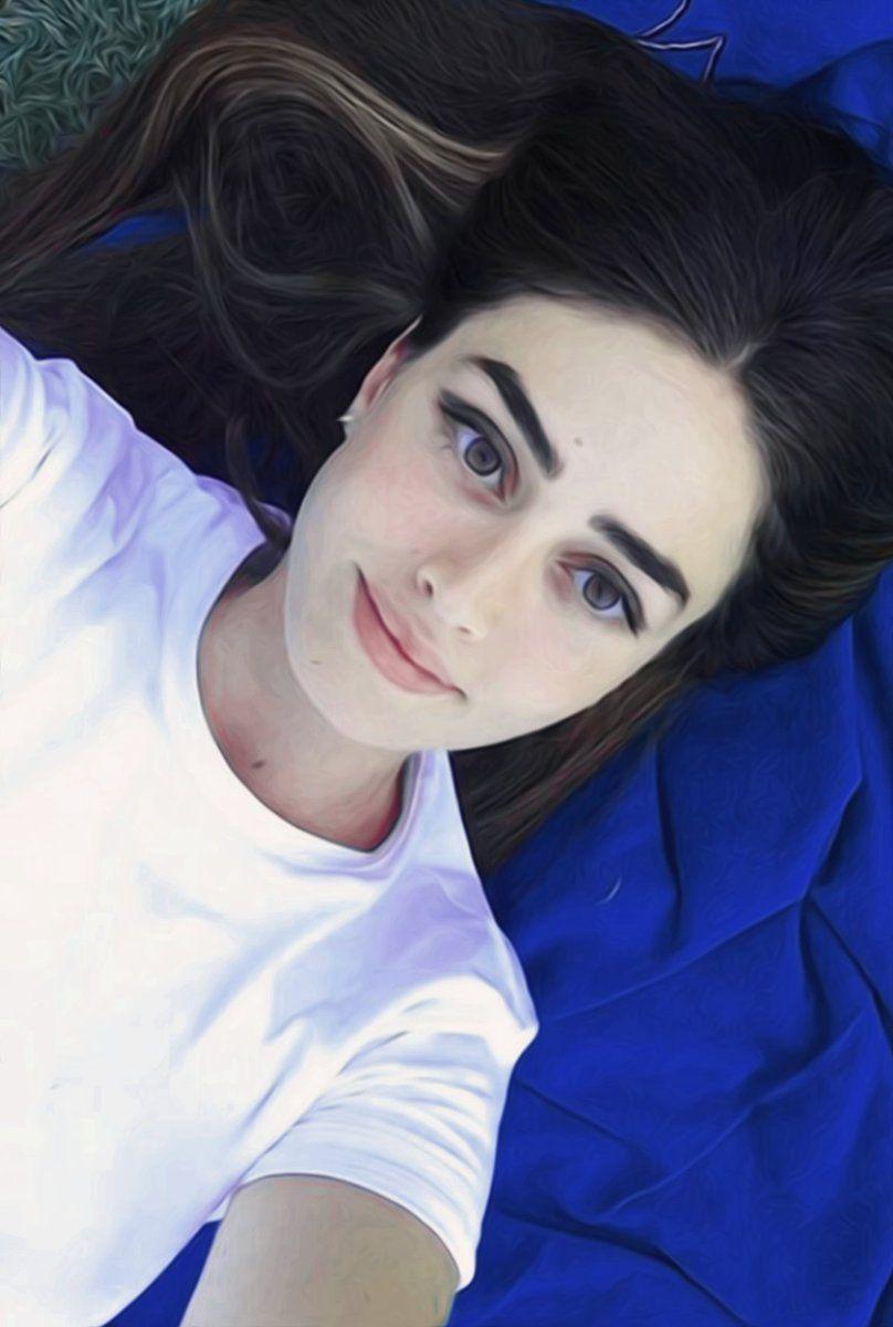 808x1200 Esra Bilgiç HD Mobile Wallpaper