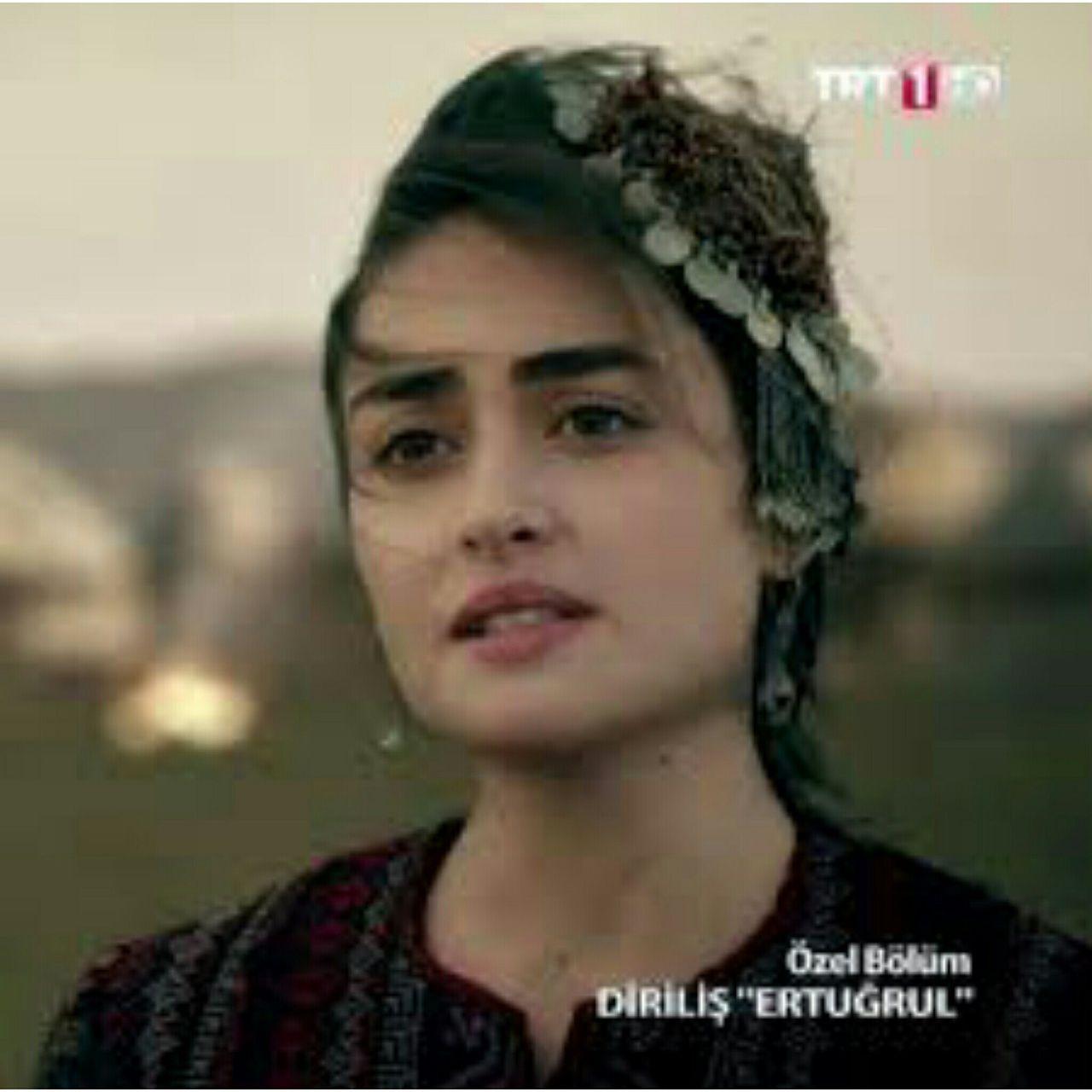 1280x1280 hình ảnh về esra bilgic https://wallpaperaccess.com/full/4582992.jpg