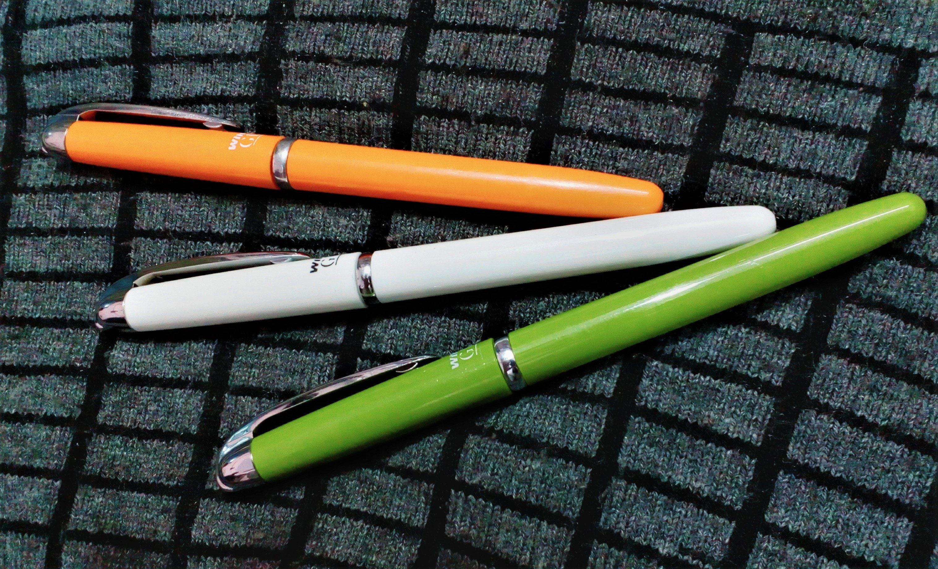 3034x1840 Free of pens, tricolour, wallpaper