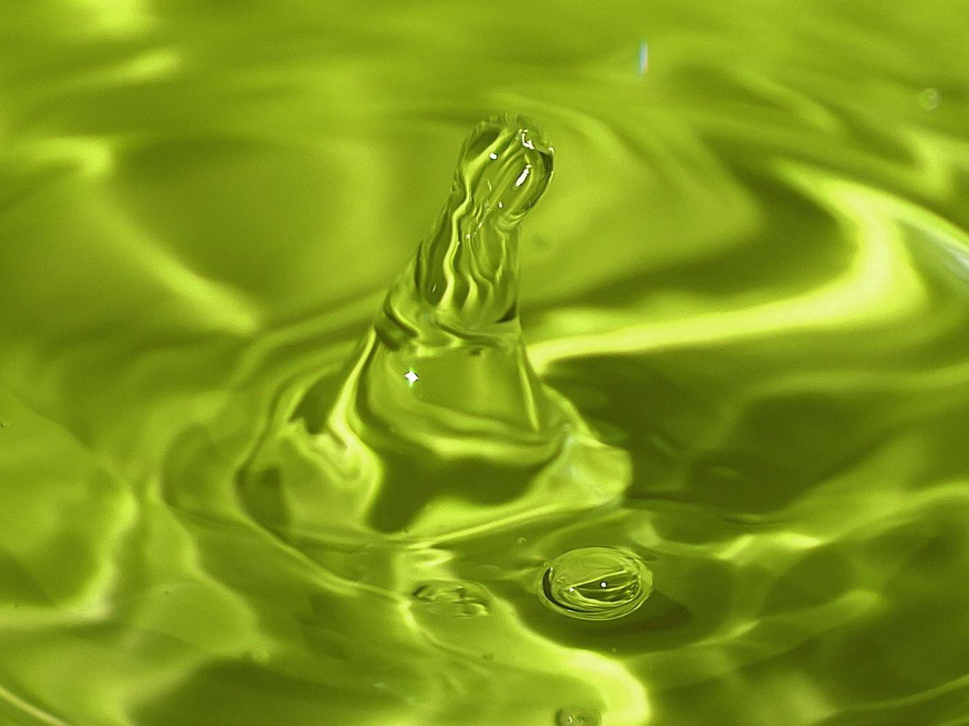 1400x1050 Download wallpaper 1400x1050 water, green, drop, splash, pinnacle, divorce standard 4:3 HD background