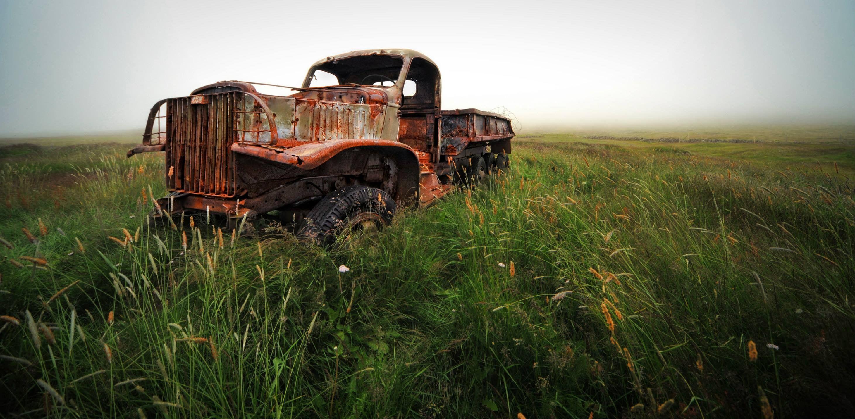 2923x1433 Trucks Background