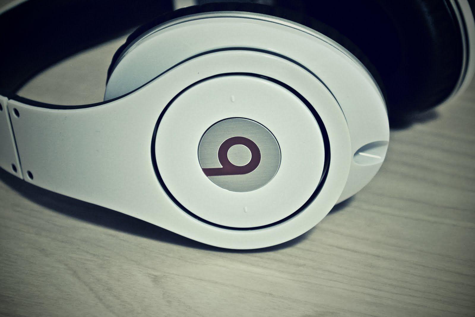 Lush Best Beats Headphones Scene in 4K Lush Best Beats Headphones Scene in 4K