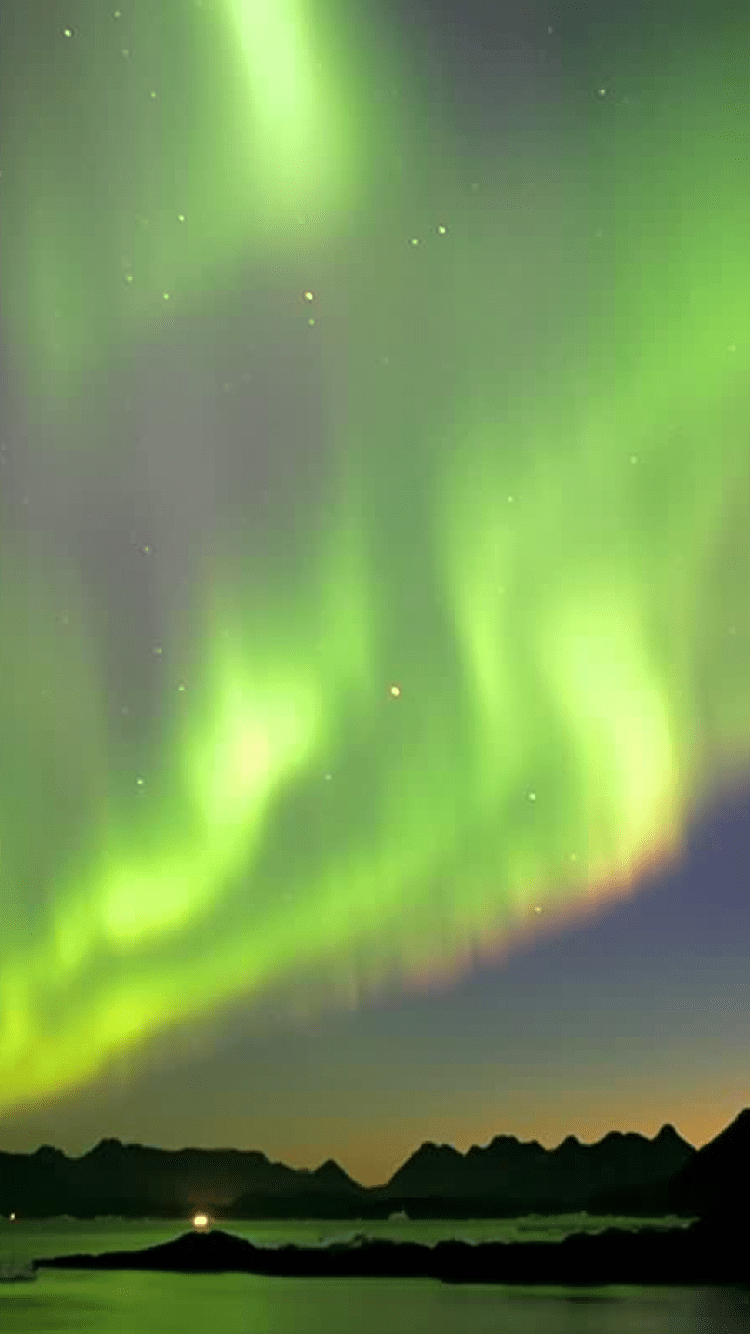 750x1334 Northern Lights iPhone Wallpaper
