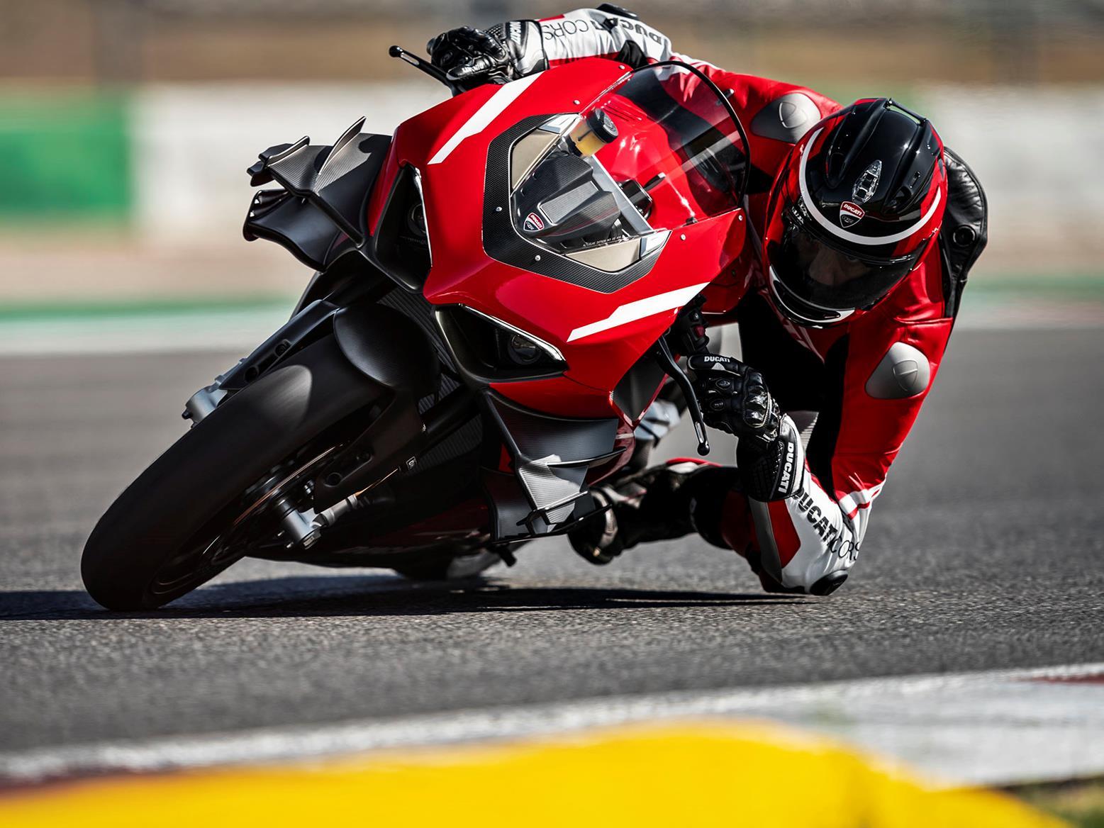 1557x1168 Ducati Test Rider Alessandro Valia reveals how the Ducati Superleggera V4 was born