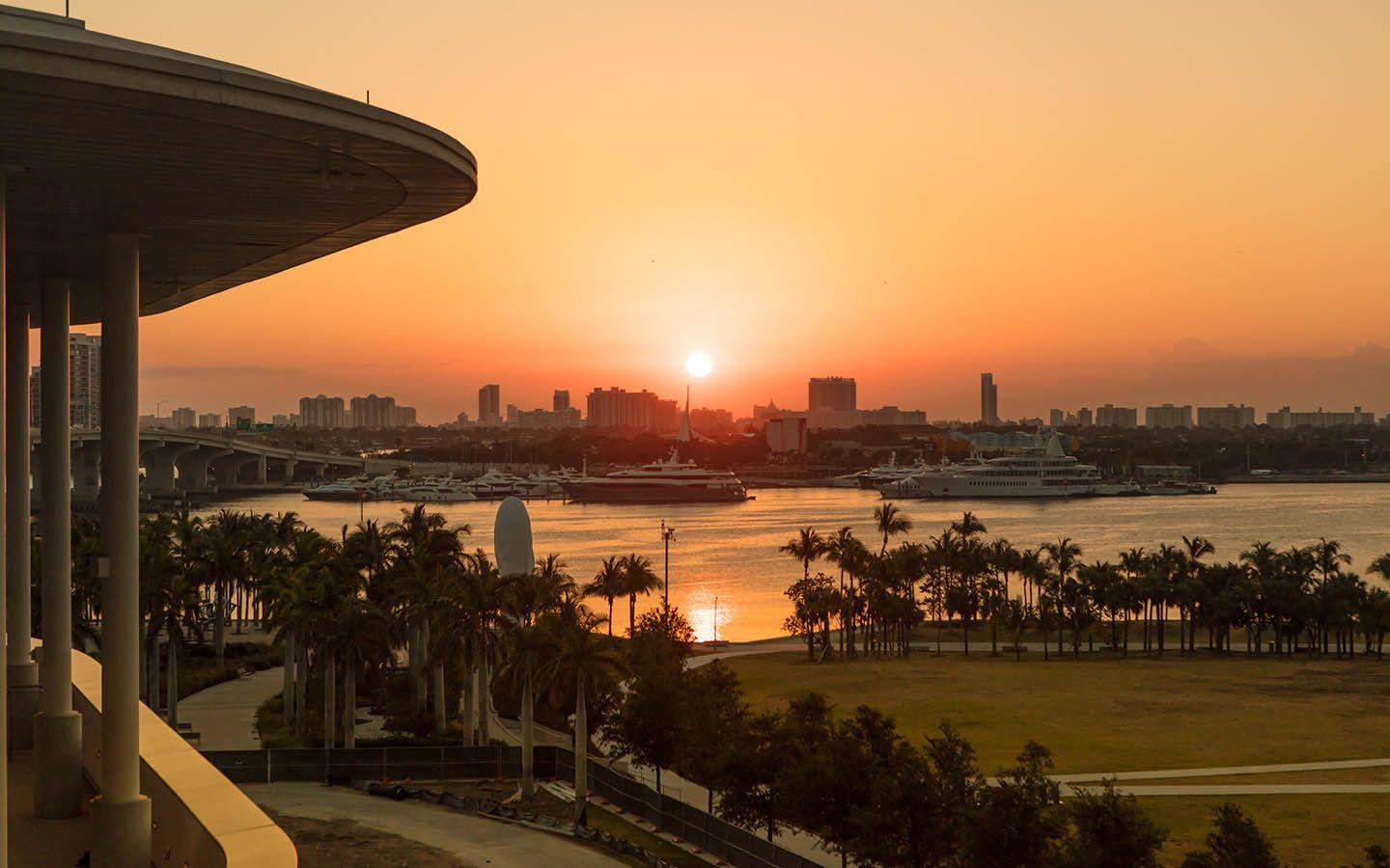 1440x900 See Miami and Miami Beach Webcams
