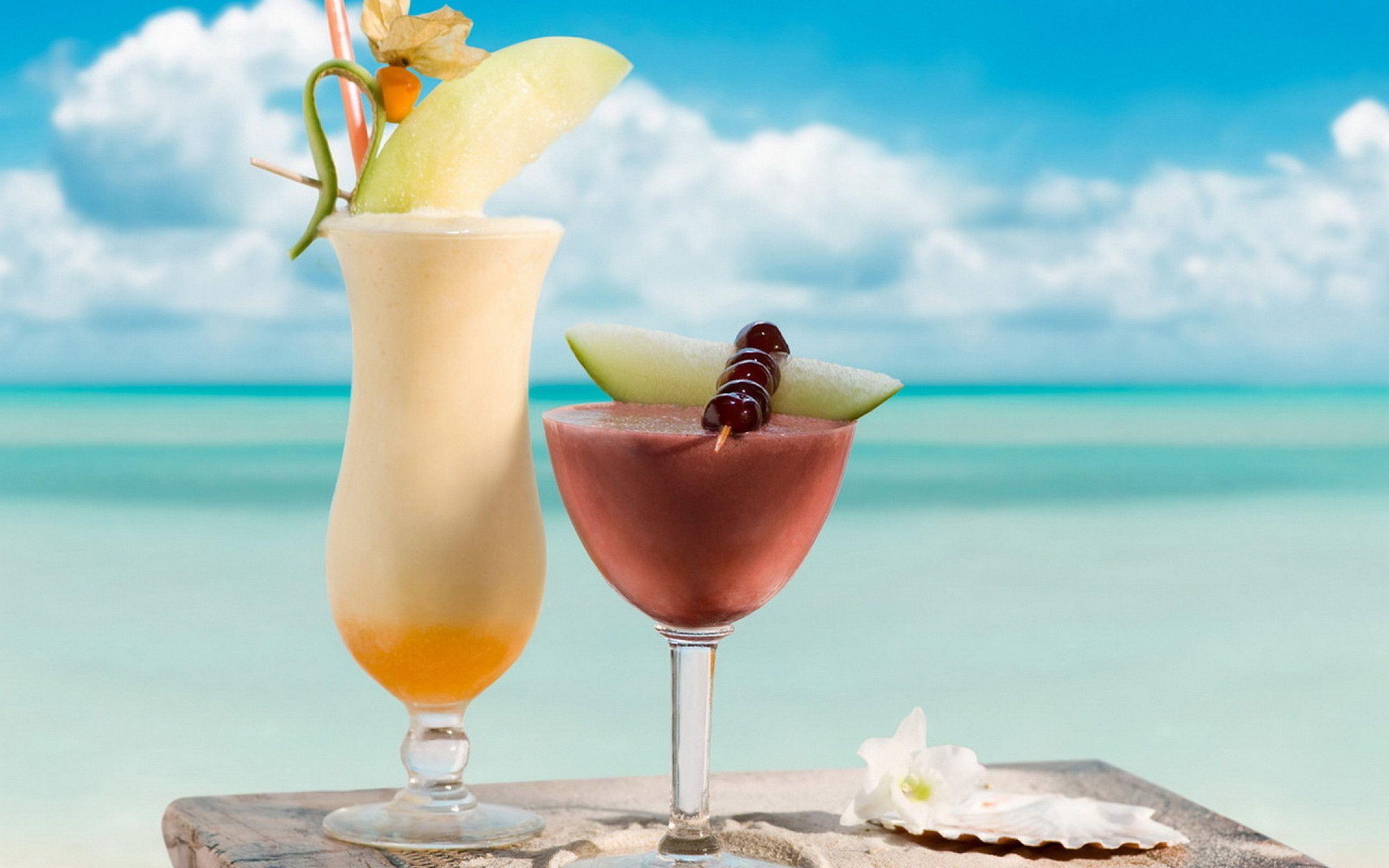 2560x1600 Tropical Drink Wallpaper